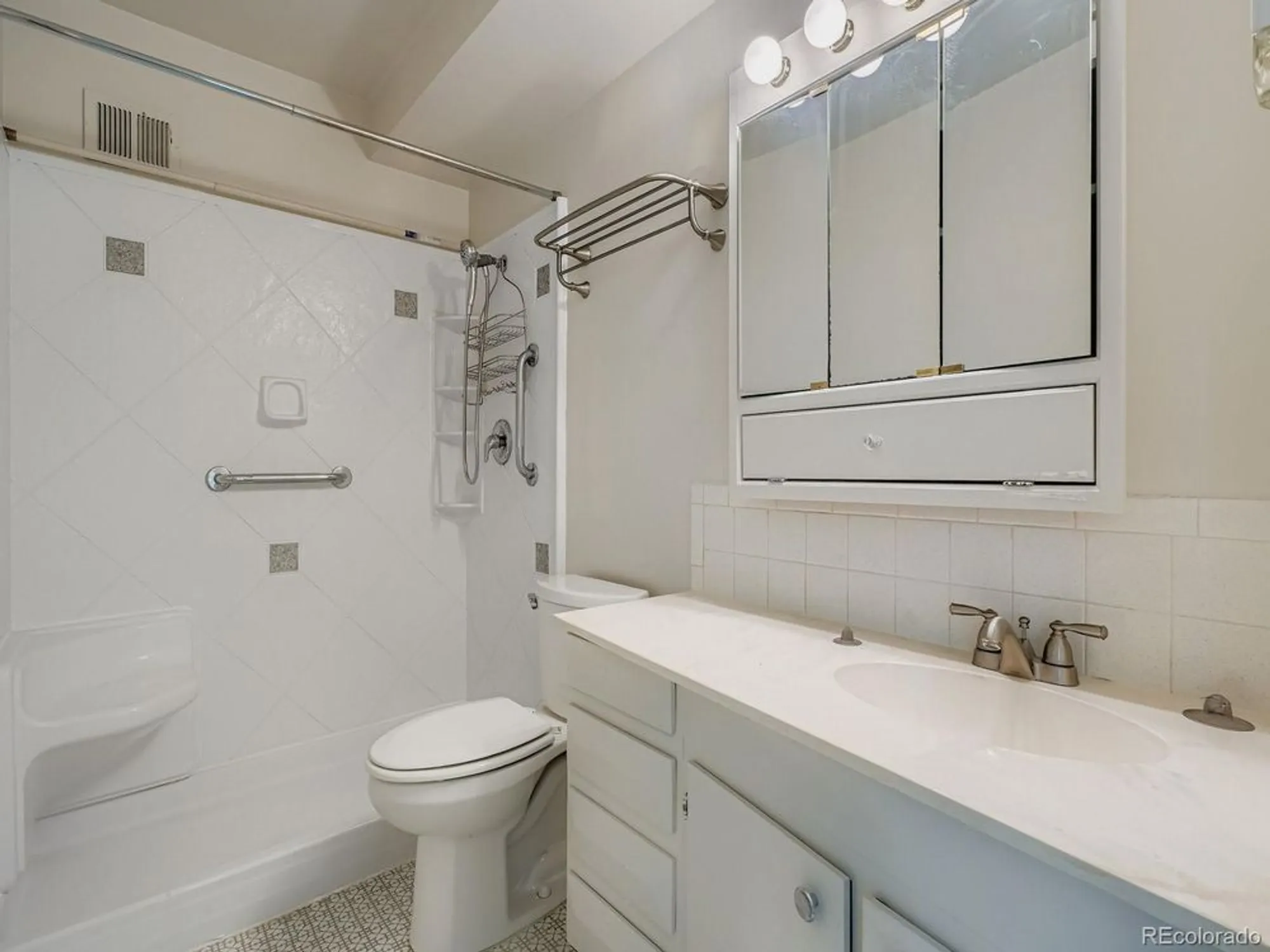 Property Slideshow image 11 of 31 | 680 s alton way unit 1b, Denver, CO, 80247