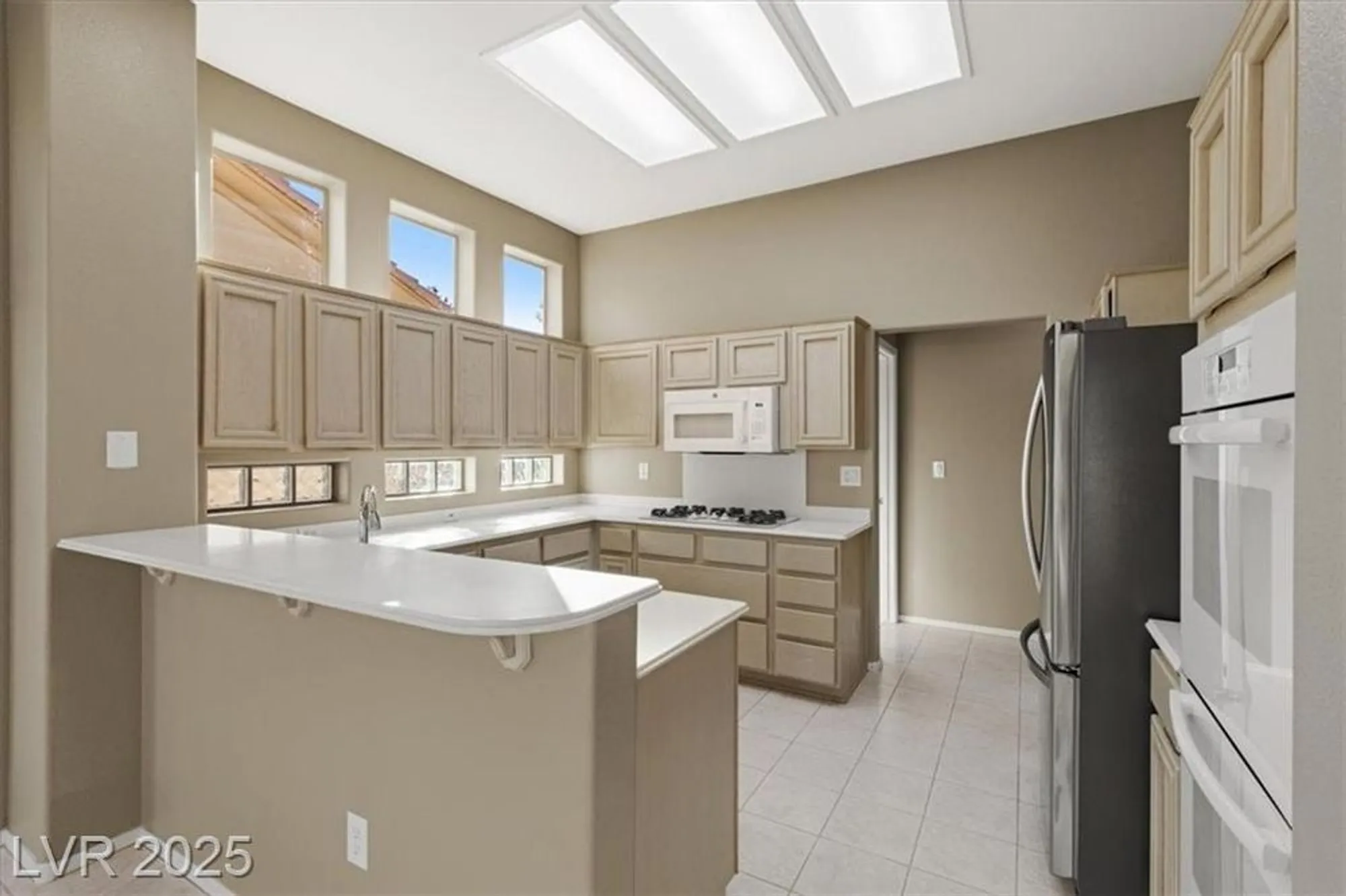 Property Slideshow image 23 of 43 | 2404 spring water dr, Las Vegas, NV, 89134