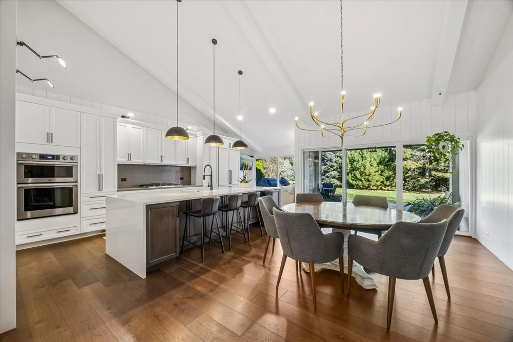 Property Slideshow image 7 of 30 | , Oak Brook, IL, 60523