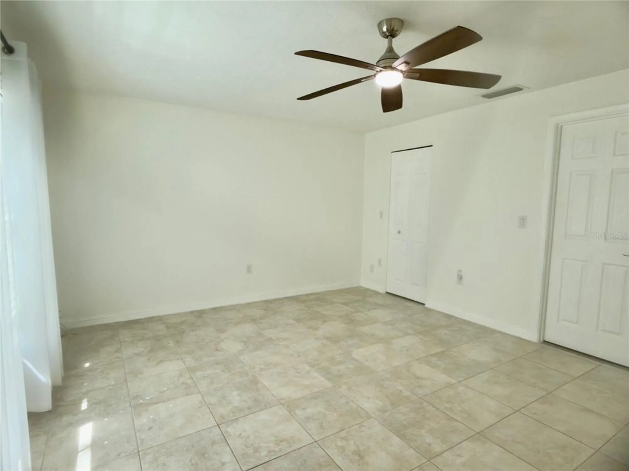 Property Slideshow image 13 of 23 | 4001 oakhurst dr 3119, Sarasota, FL, 34233