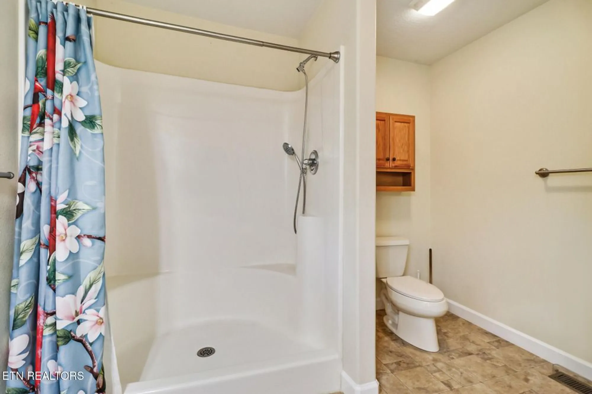 Property Slideshow image 17 of 24 | 348 lakeview dr, Crossville, TN, 38558