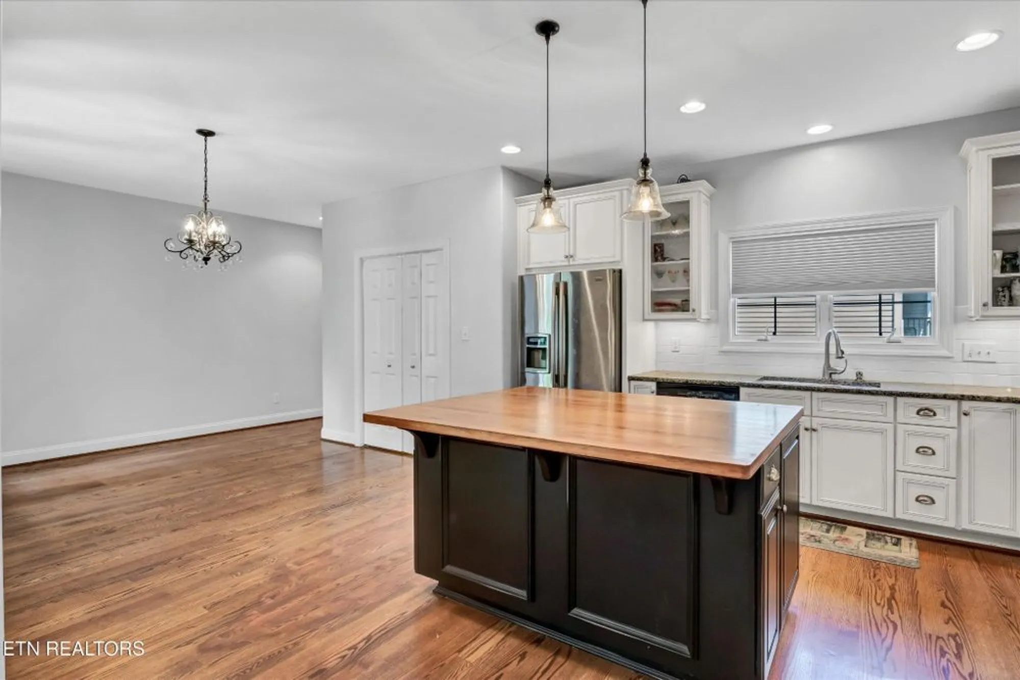 Property Slideshow image 3 of 25 | 140 ootsima way, Loudon, TN, 37774