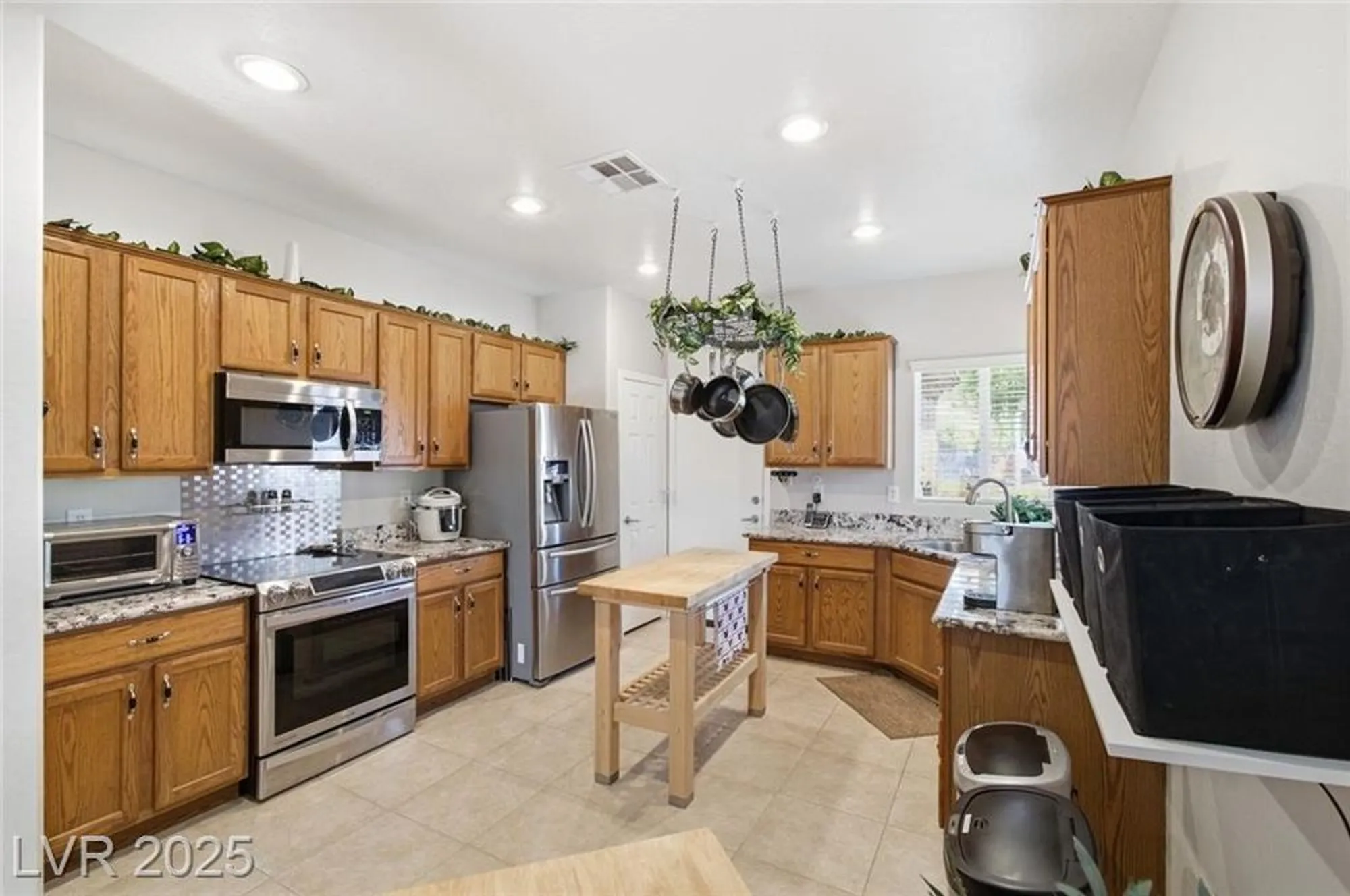 Property Slideshow image 8 of 19 | 3525 herring gull ln, North Las Vegas, NV, 89084