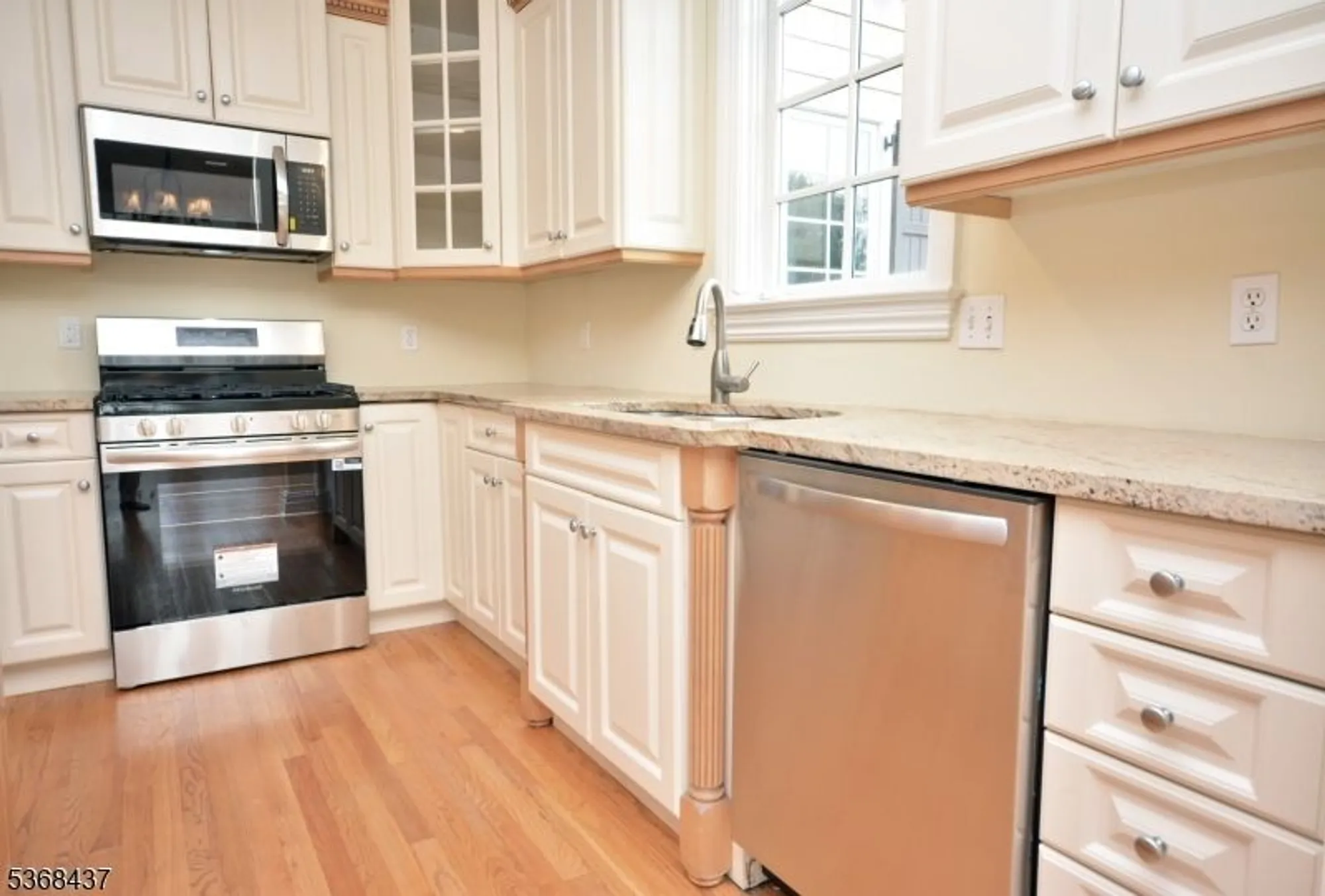 Property Slideshow image 6 of 30 | 35 schmidt cir, Watchung, NJ, 07069