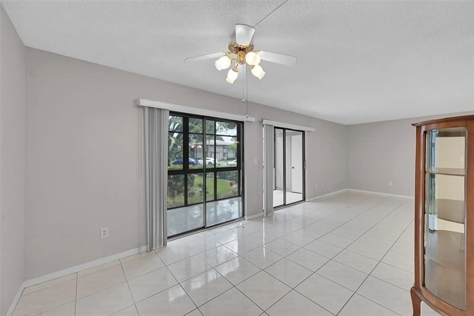 Property Slideshow image 7 of 33 | 9968 n belfort cir 108, Tamarac, FL, 33321
