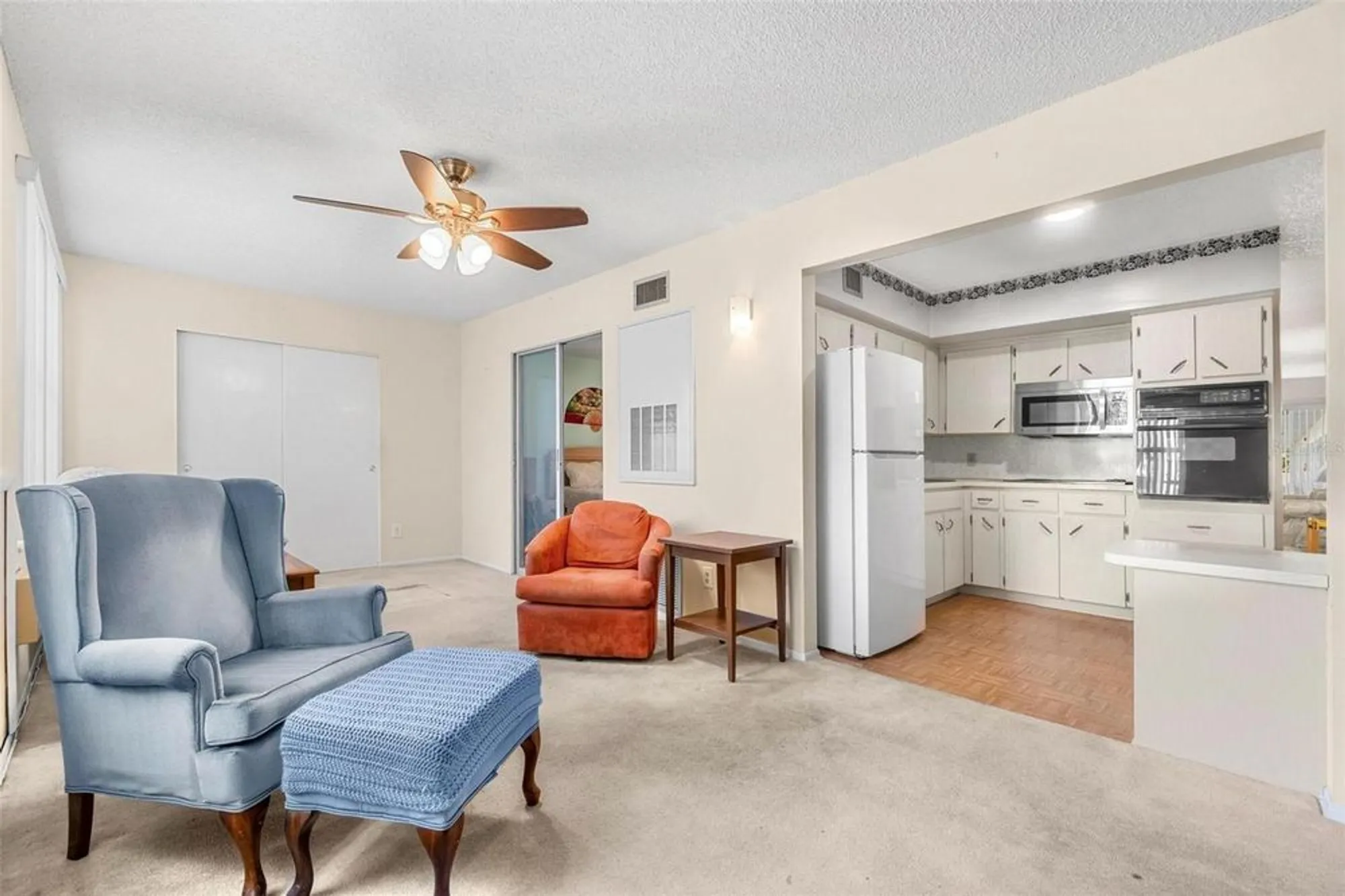 Property Slideshow image 12 of 40 | 2455 finlandia ln 39, Clearwater, FL, 33763