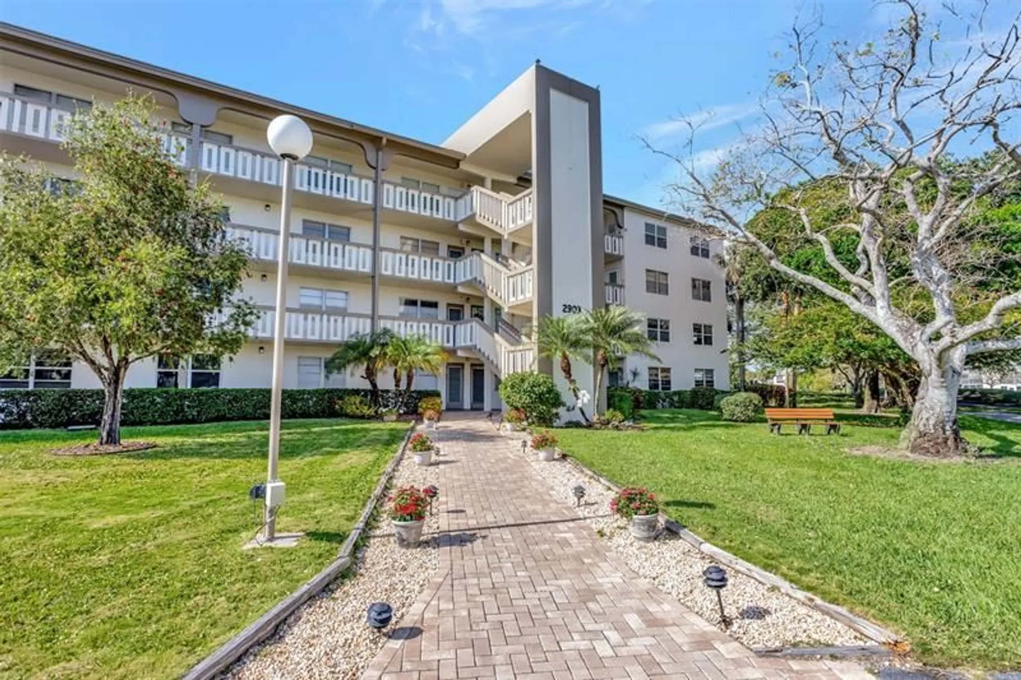 Property Slideshow image 35 of 71 | 2903 victoria cir o4, Coconut Creek, FL, 33066