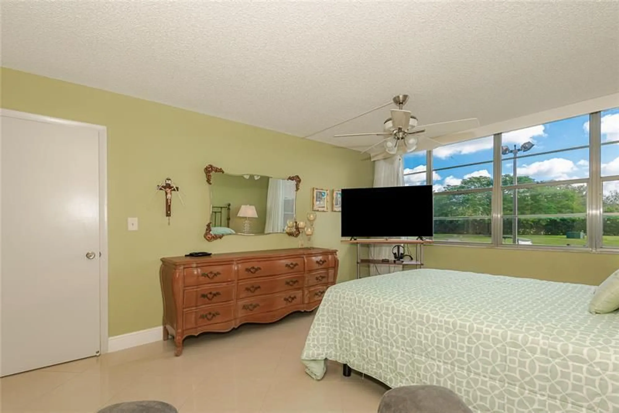 Property Slideshow image 23 of 26 | 1200 saint charles pl l19, Pembroke Pines, FL, 33026