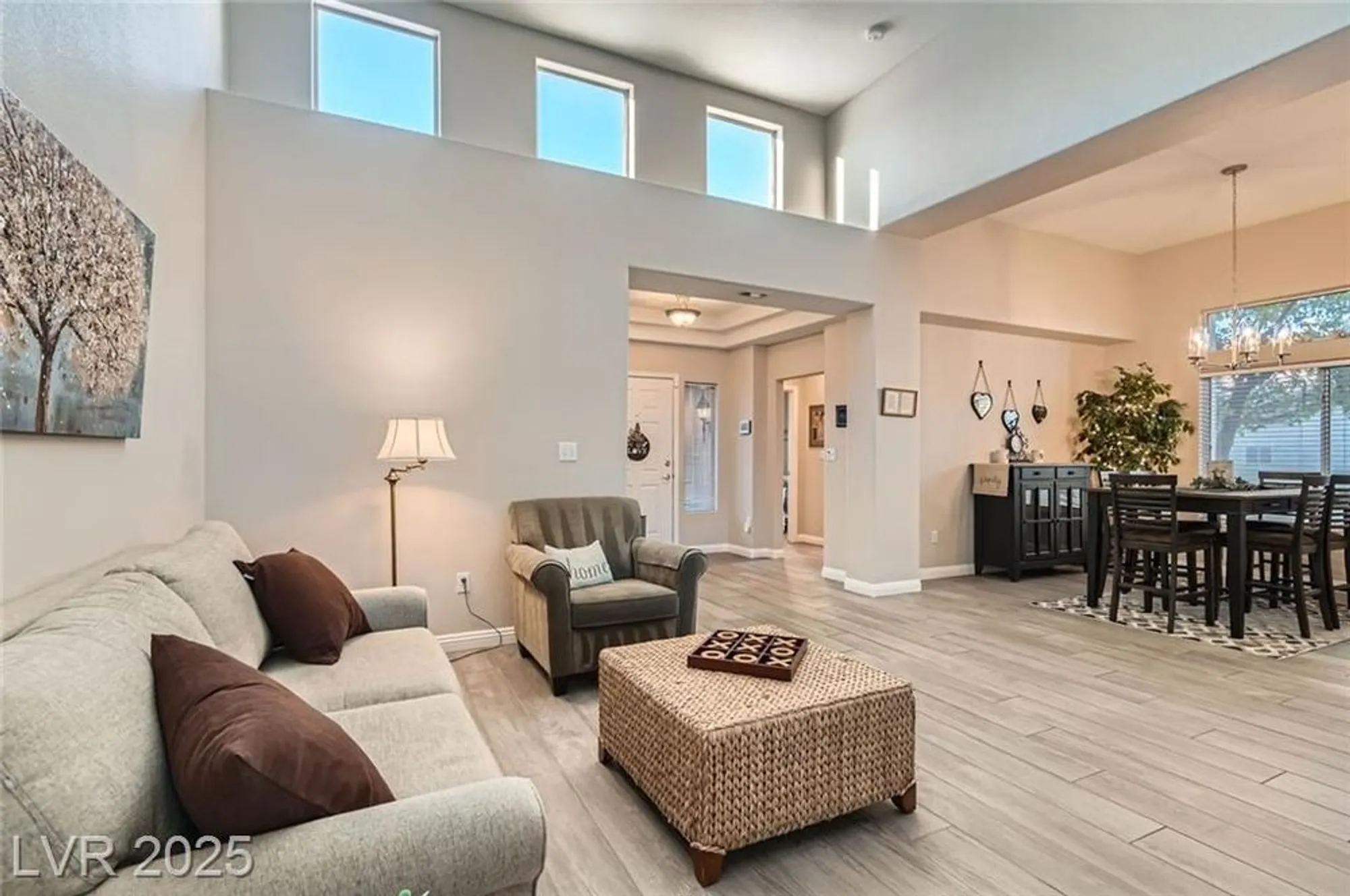 Property Slideshow image 5 of 36 | 10309 broom hill dr, Las Vegas, NV, 89134