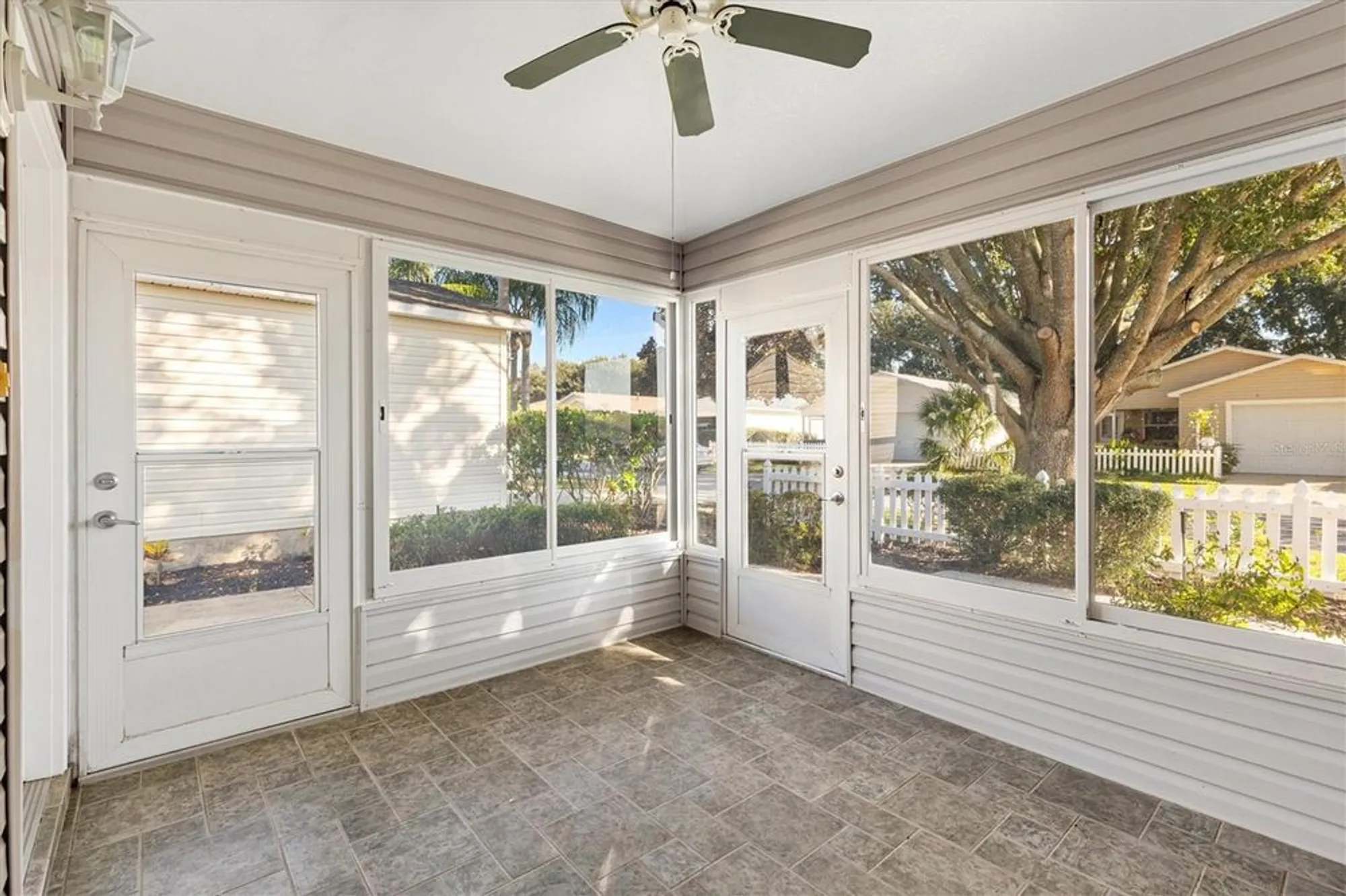 Property Slideshow image 3 of 33 | 428 canterbury ct, The Villages, FL, 32162