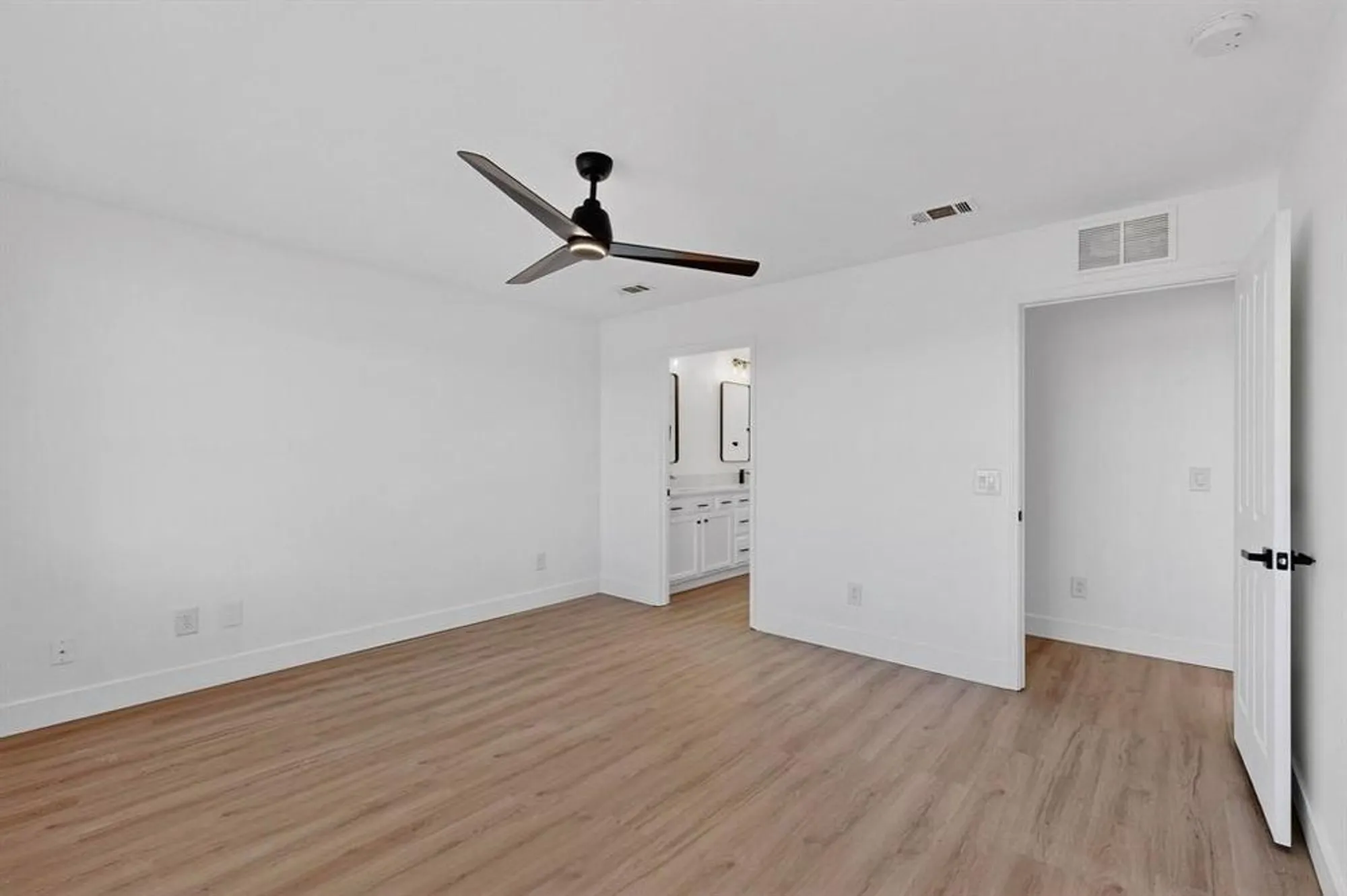 Property Slideshow image 14 of 33 | 1368 troon dr, Frisco, TX, 75036