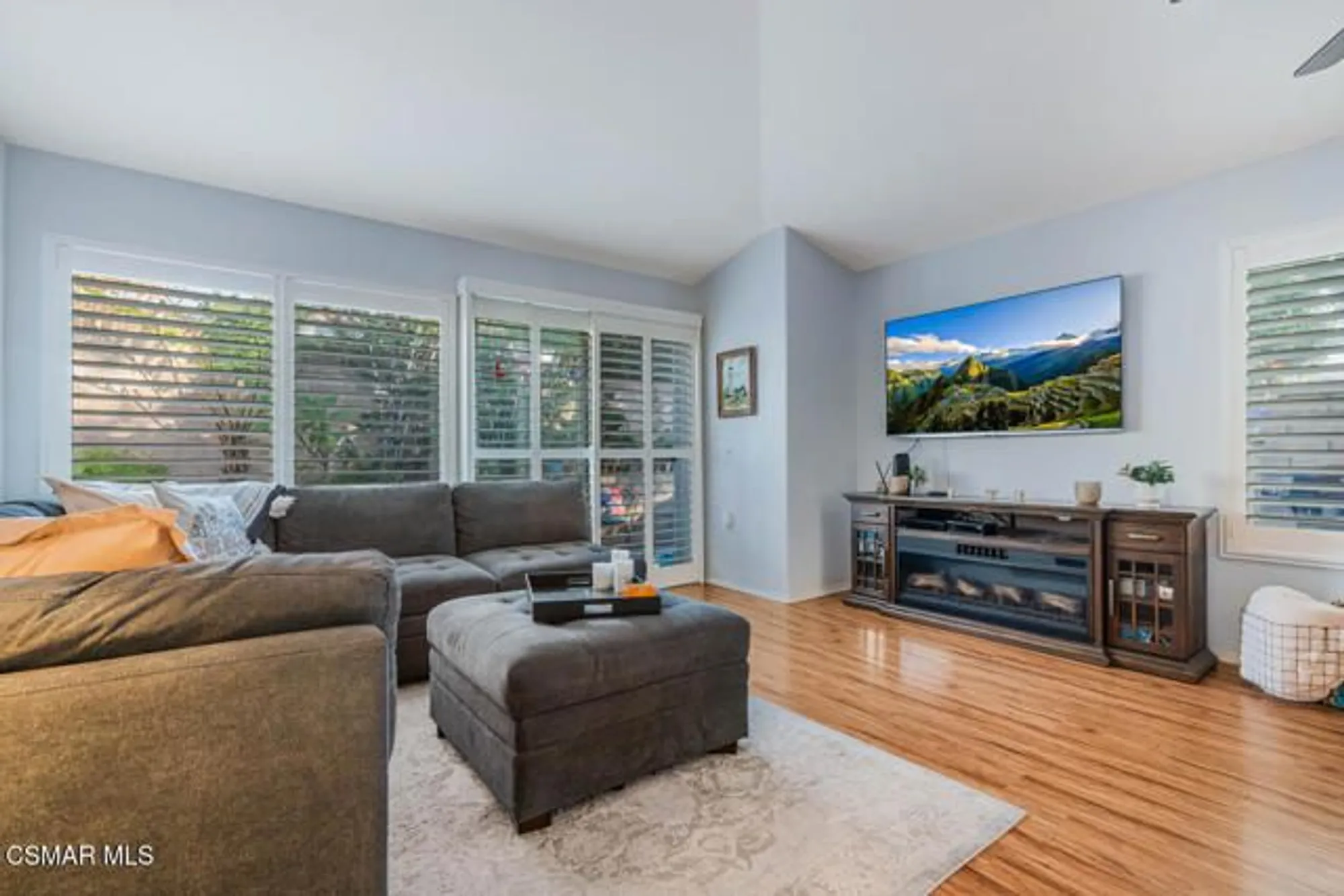 Property Slideshow image 11 of 27 | 2040 freesia ave, Simi Valley, CA, 93063