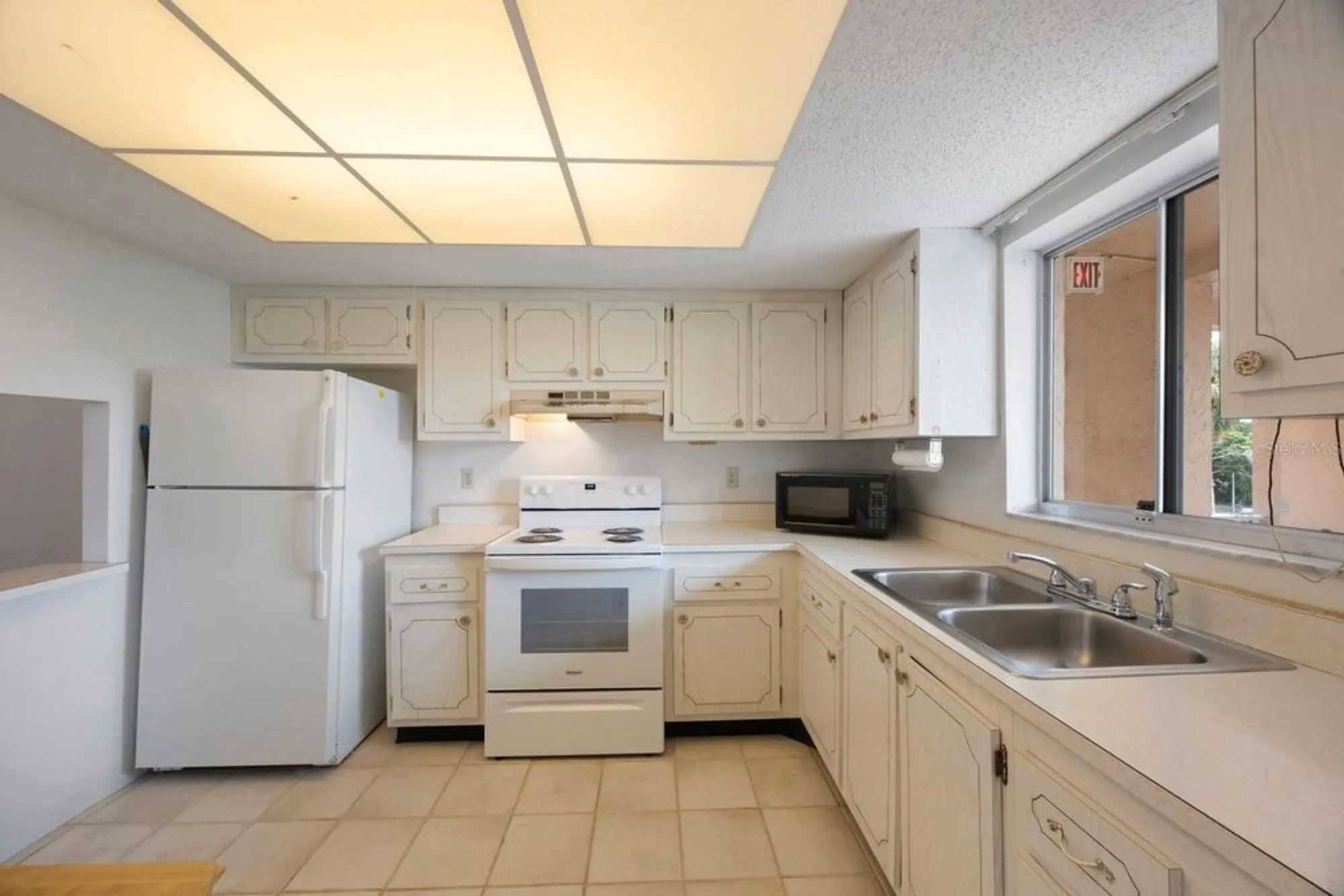 Property Slideshow image 4 of 39 | 4155 heron way # e-301, Bradenton, FL, 34205
