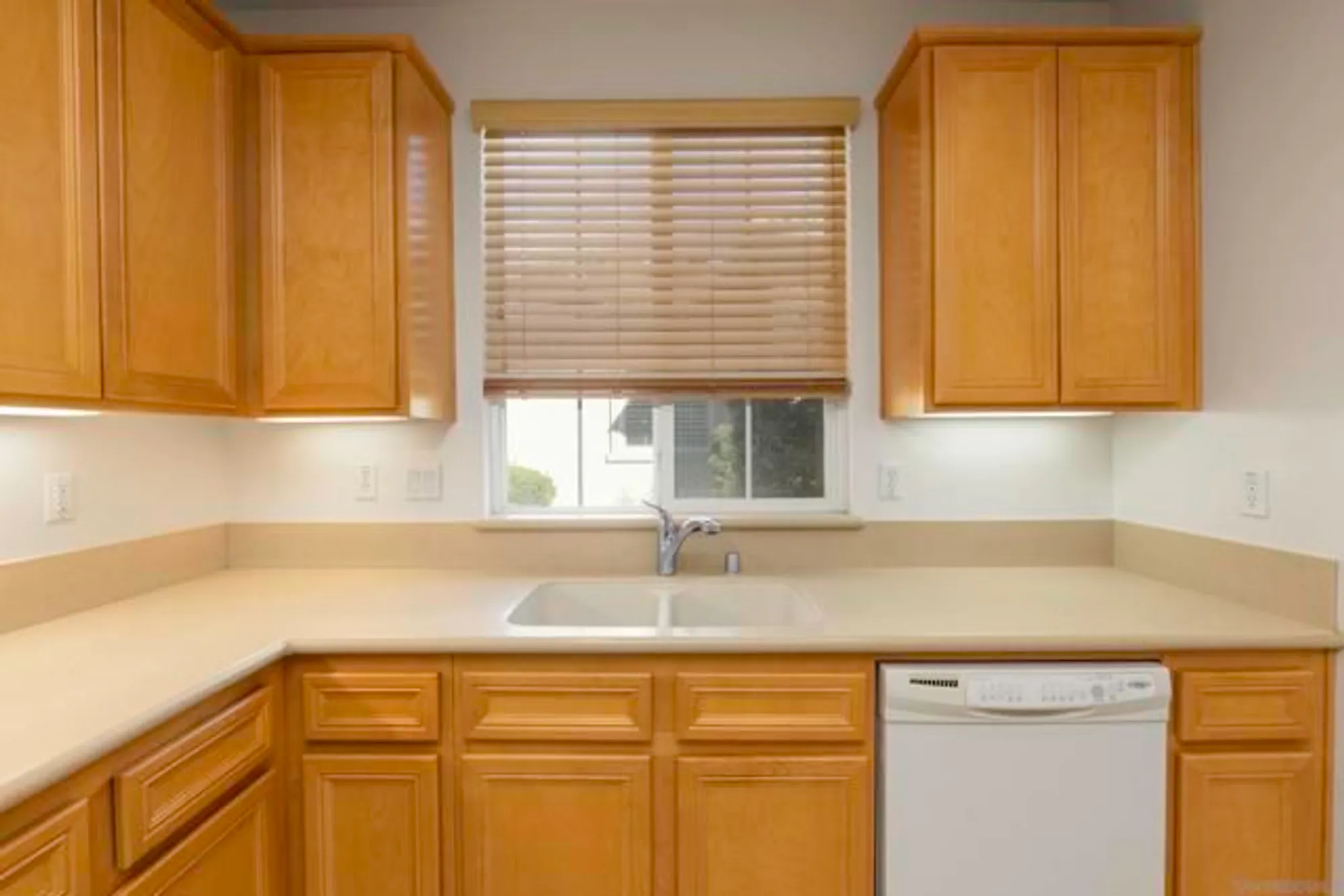 Property Slideshow image 7 of 47 | 1645 beaver crk a, Beaumont, CA, 92223