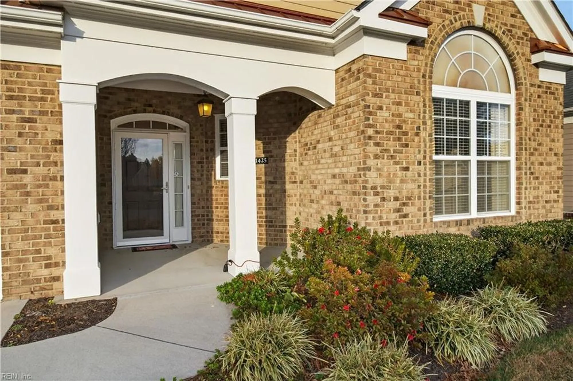 Property Slideshow image 2 of 35 | 1425 blairwood ln, Chesapeake, VA, 23320