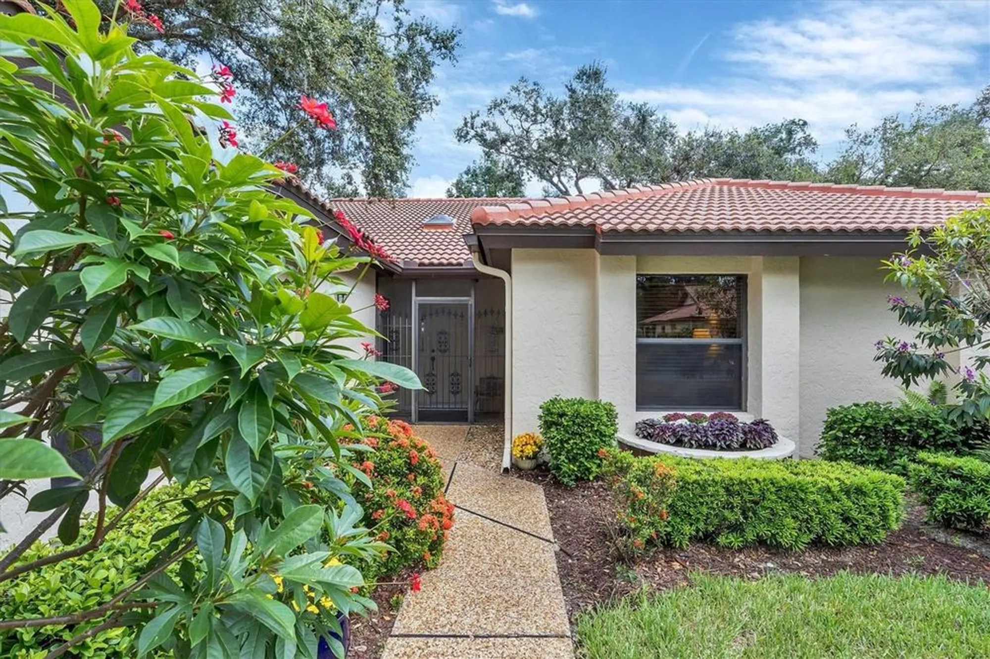 Property Slideshow image 4 of 94 | 7254 oak moss dr 72, Sarasota, FL, 34241