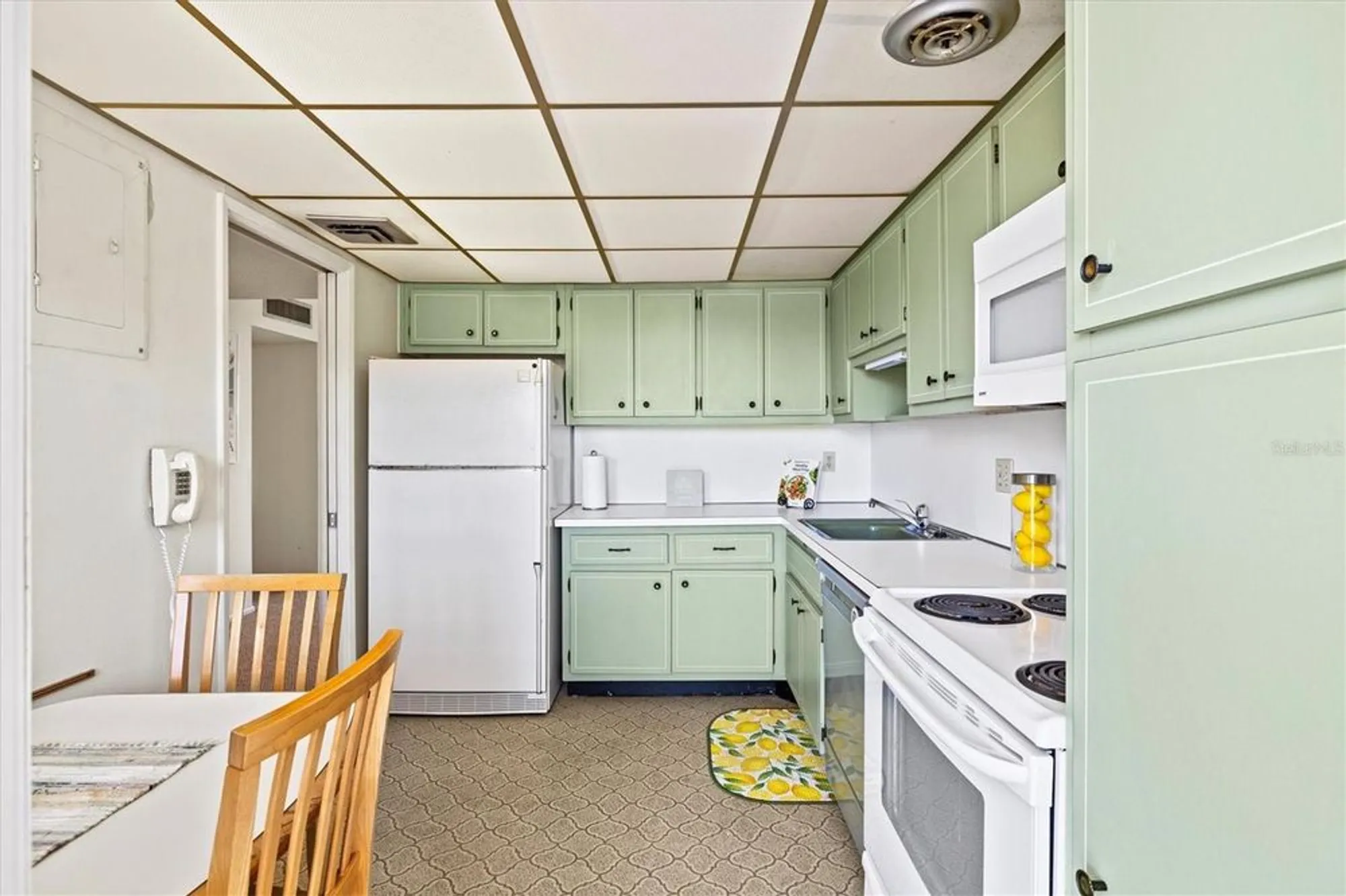 Property Slideshow image 15 of 82 | 7461 w country club dr 408, Sarasota, FL, 34243