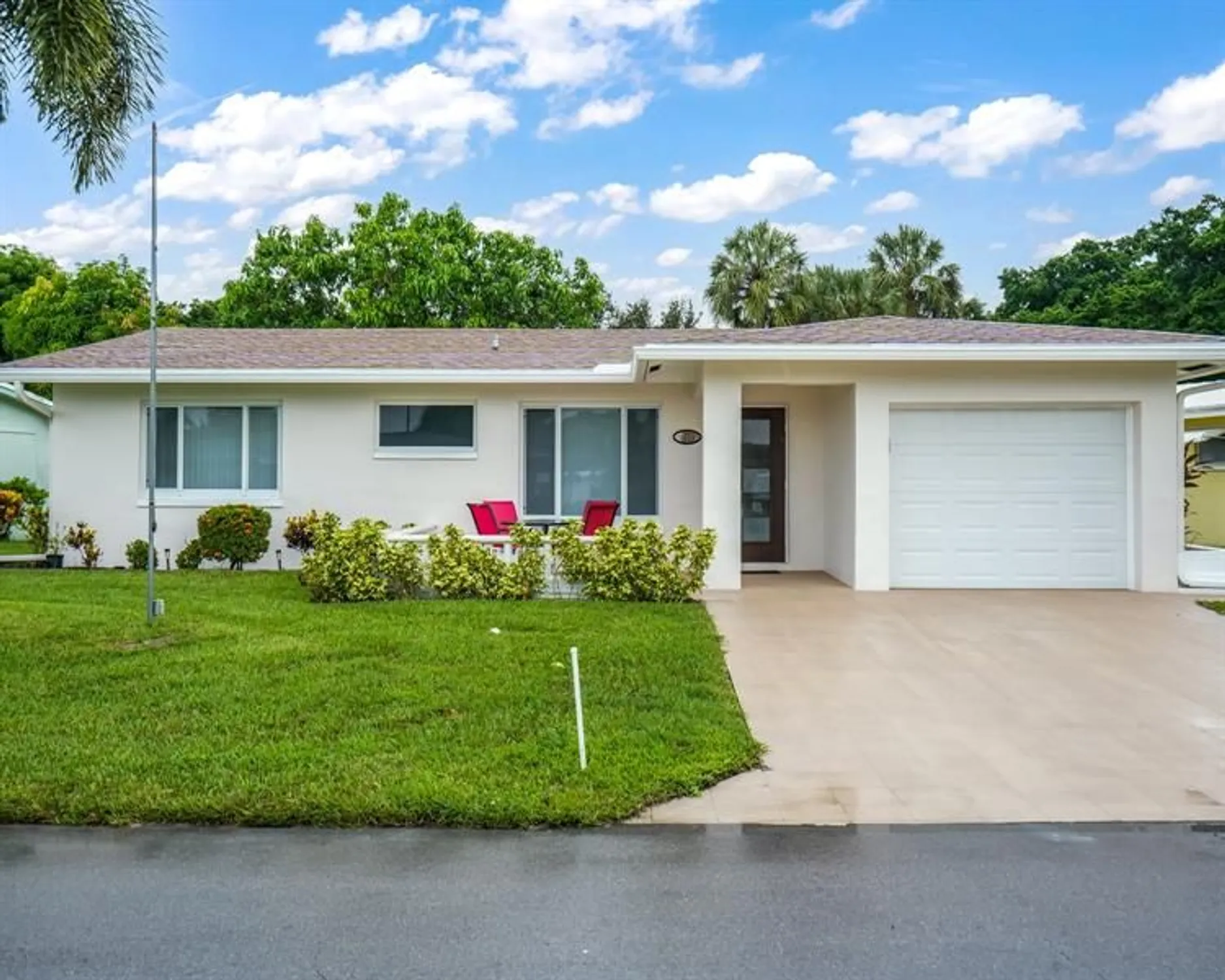 Property Slideshow image 1 of 42 | 4513 nw 43rd ter, Tamarac, FL, 33319