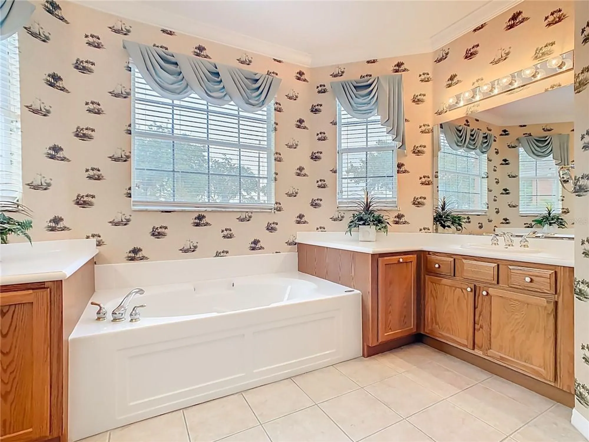 Property Slideshow image 28 of 50 | 525 shorehaven dr, Poinciana, FL, 34759