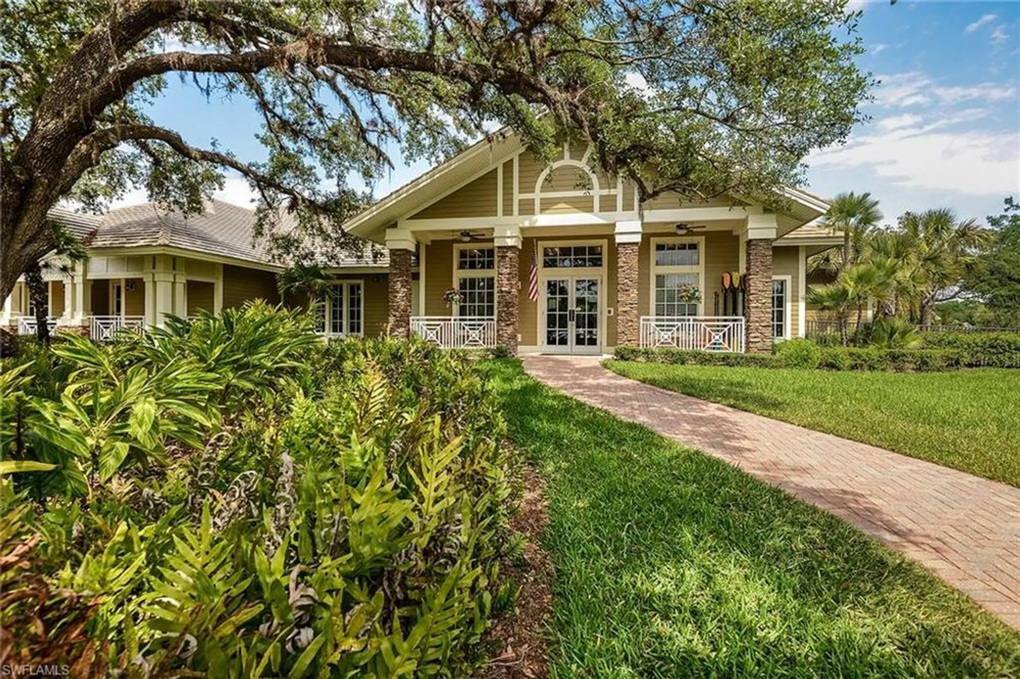 Property Slideshow image 22 of 29 | 3074 heritage pines dr, Fort Myers, FL, 33905
