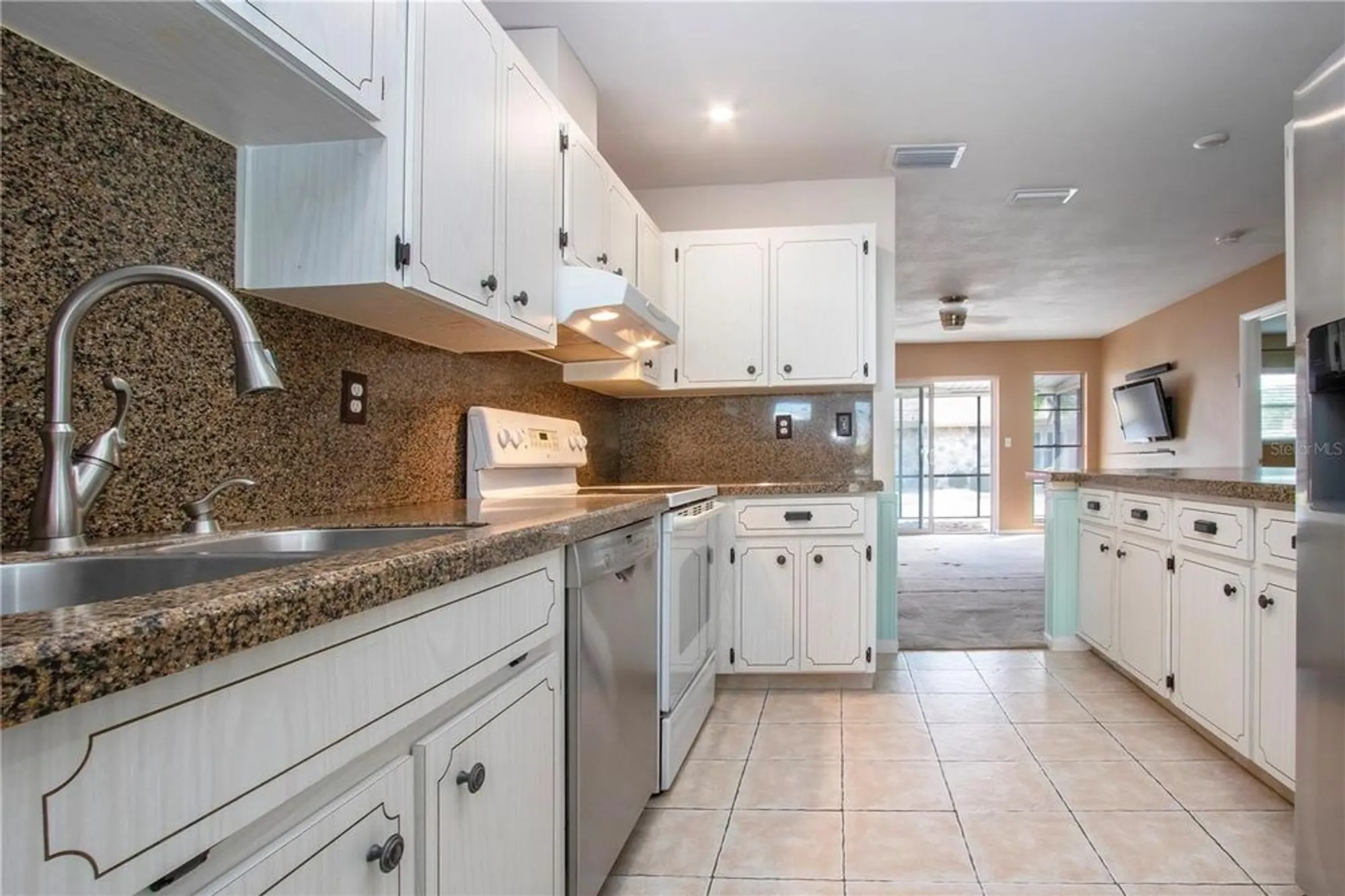 Property Slideshow image 29 of 60 | 332 club manor dr # 10, Sun City Center, FL, 33573