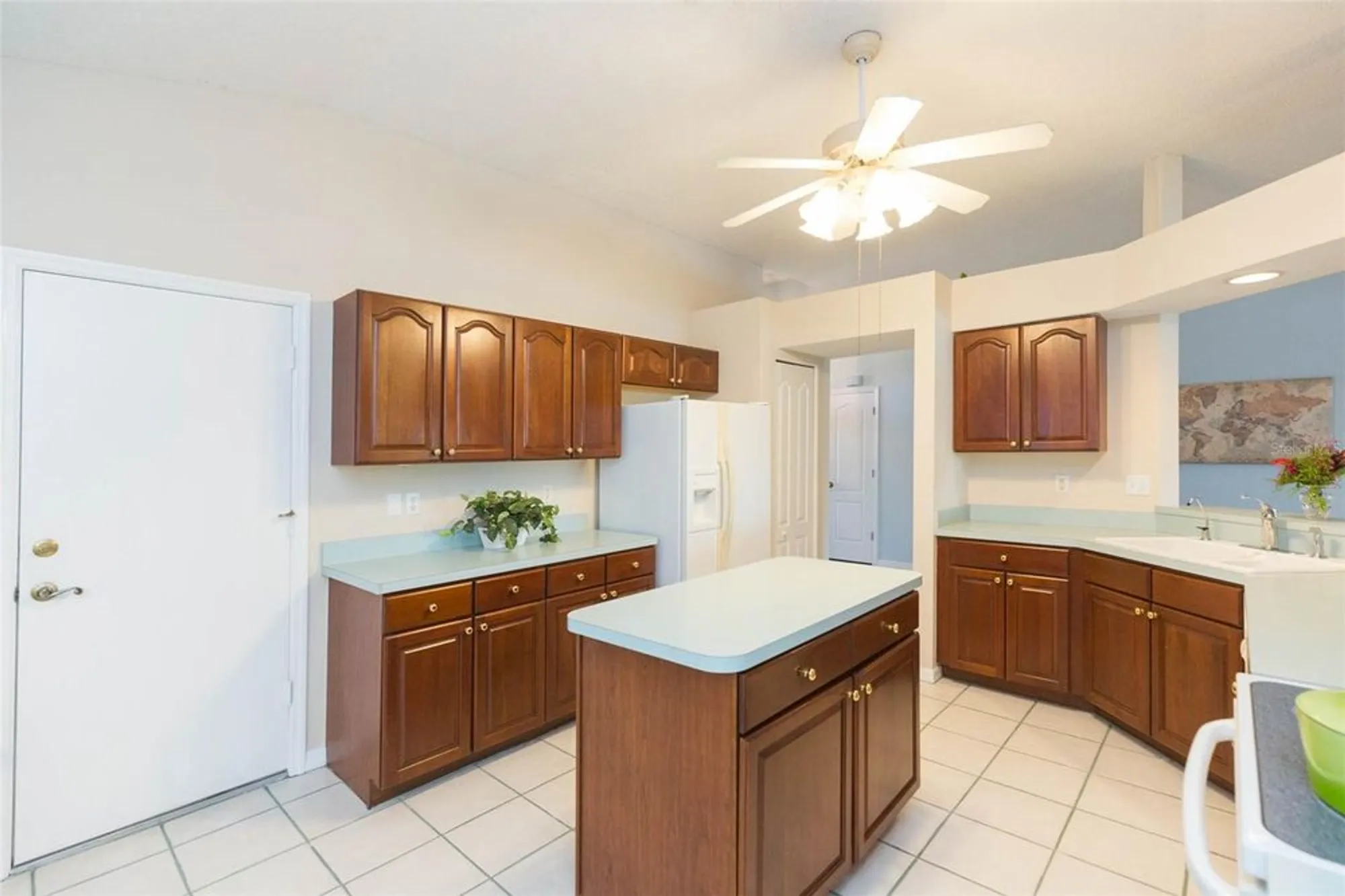 Property Slideshow image 14 of 72 | 951 villeroy greens dr, Sun City Center, FL, 33573