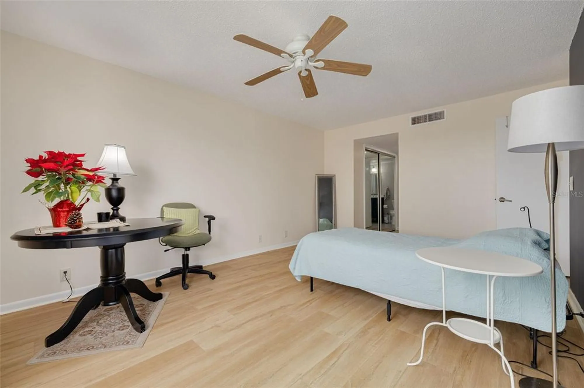 Property Slideshow image 14 of 29 | 3062 eastland blvd 406, Clearwater, FL, 33761