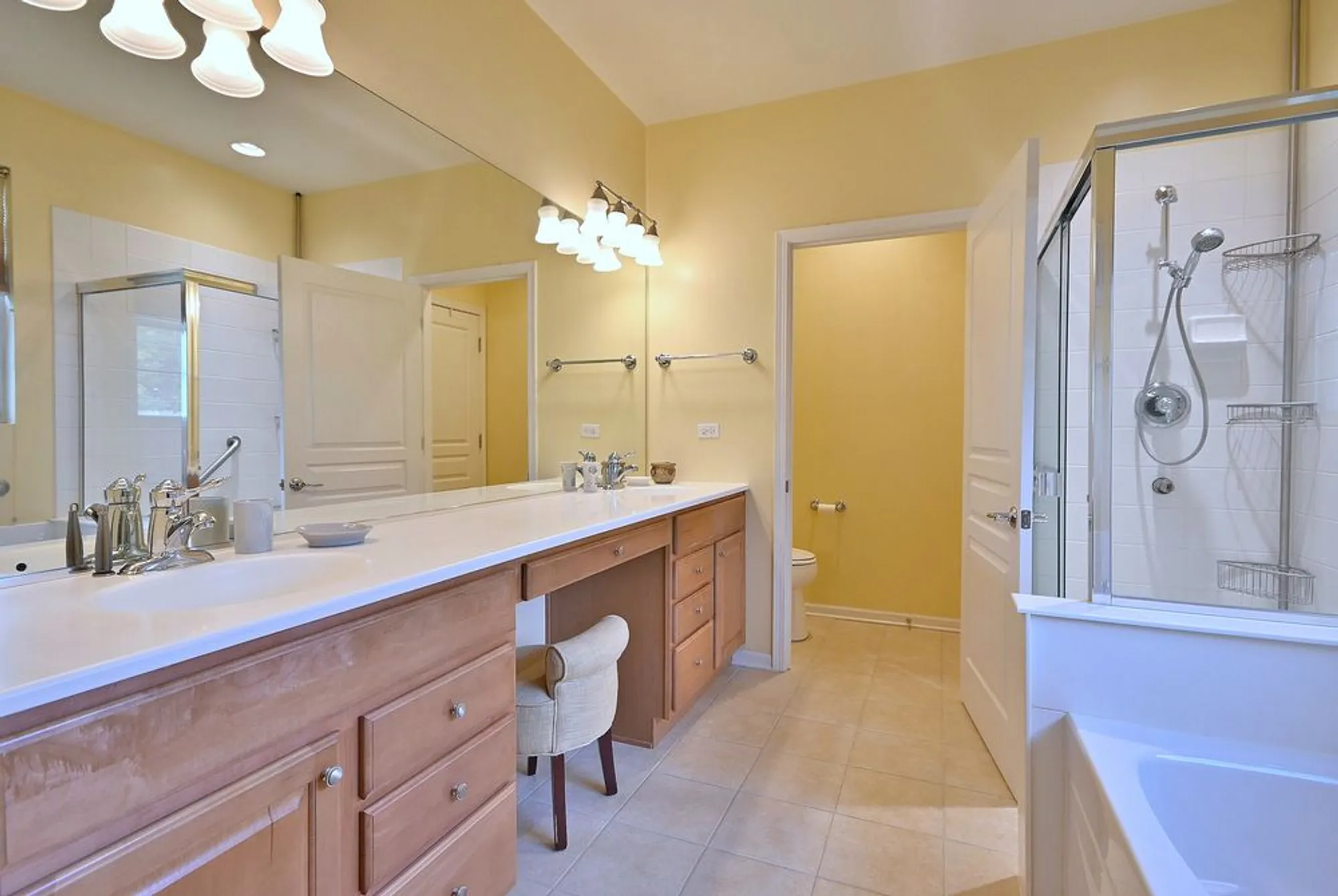 Property Slideshow image 25 of 36 | 2832 beacon point cir, Elgin, IL, 60124