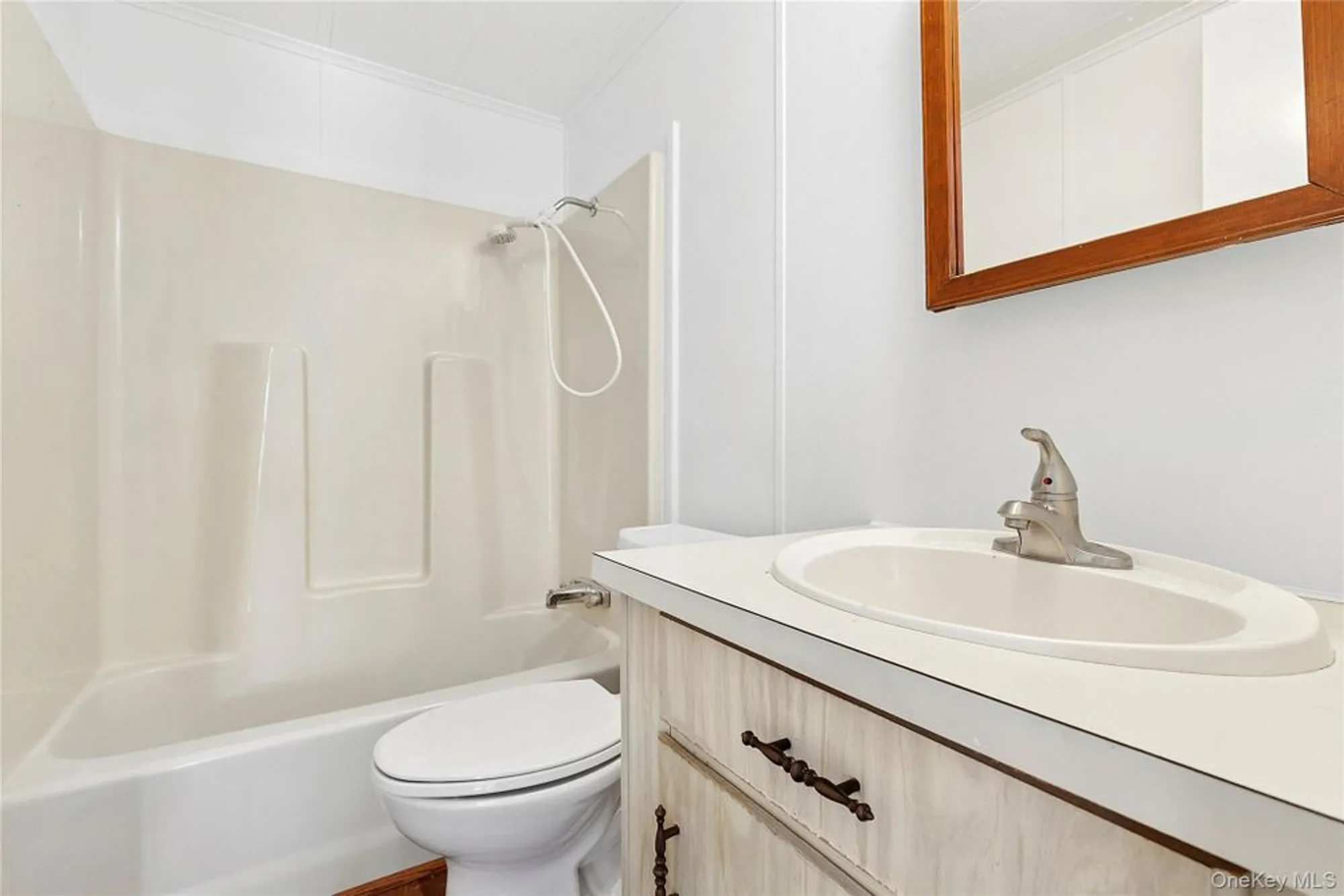 Property Slideshow image 8 of 10 | 1661 old country rd 434, Riverhead, NY, 11901