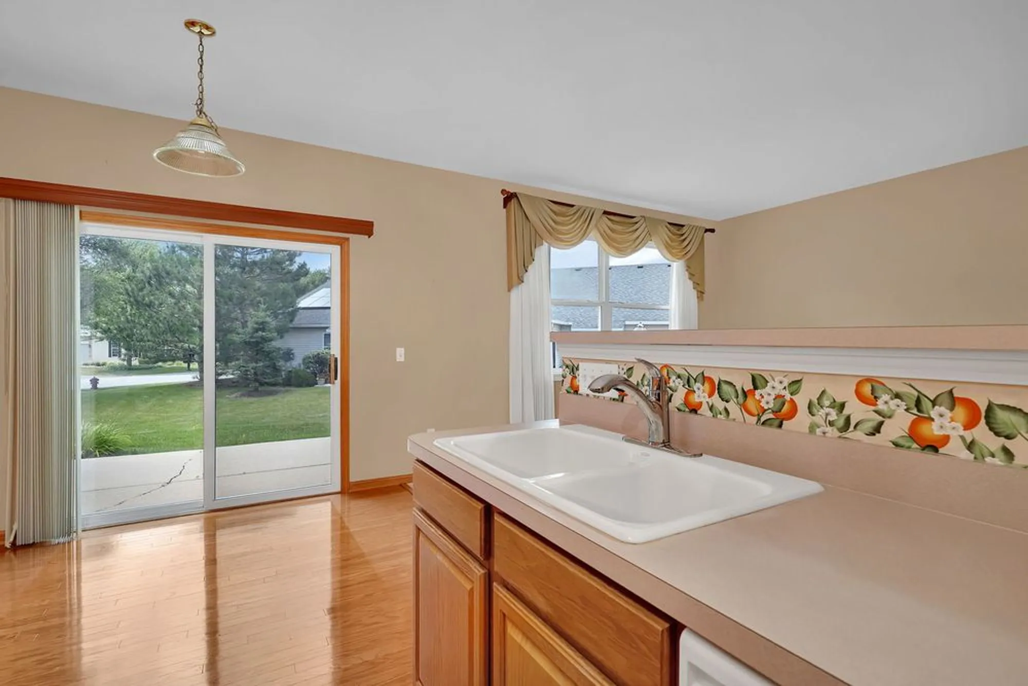 Property Slideshow image 12 of 25 | 1592 w cadillac cir, Romeoville, IL, 60446