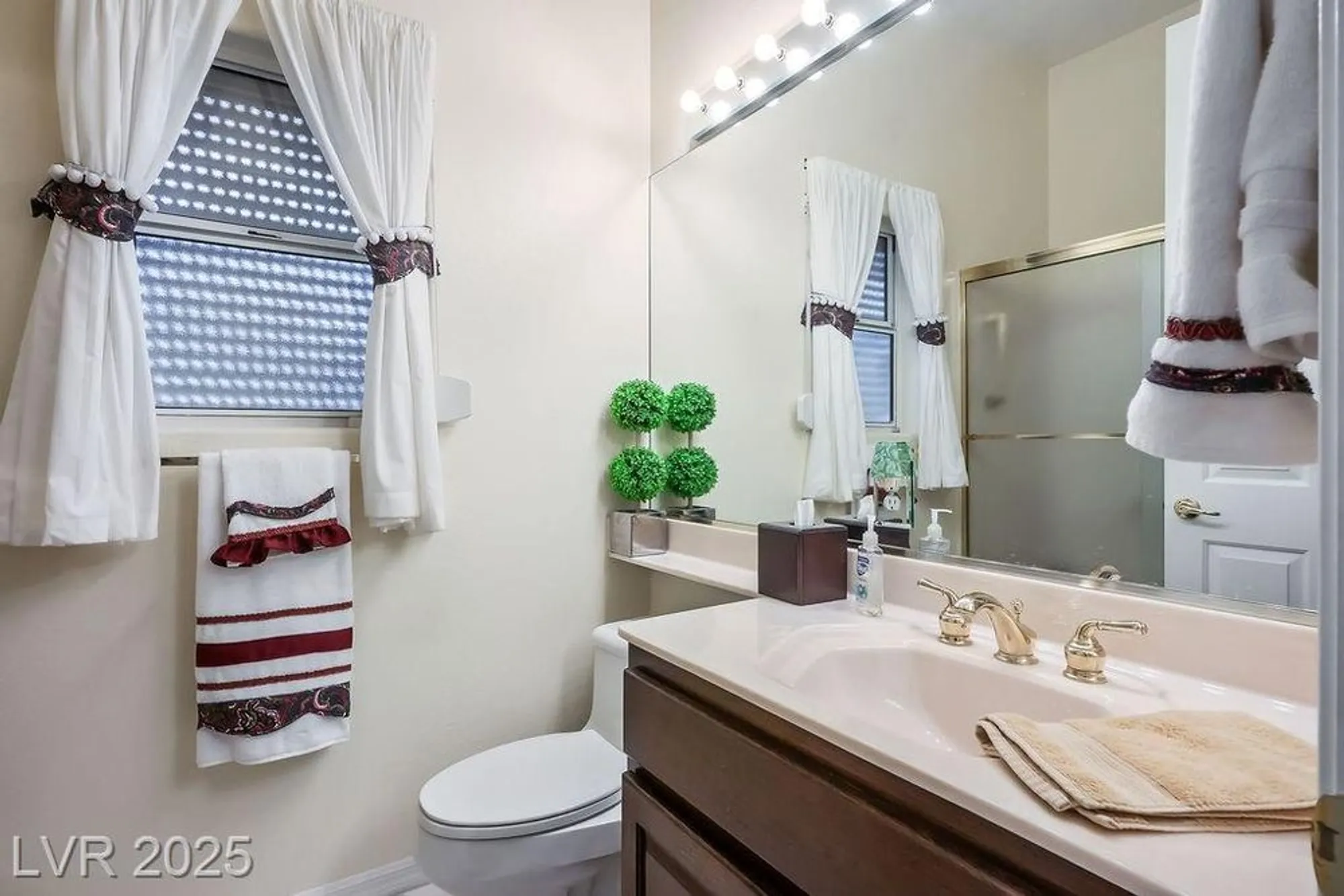 Property Slideshow image 28 of 99 | 10712 button willow dr, Las Vegas, NV, 89134