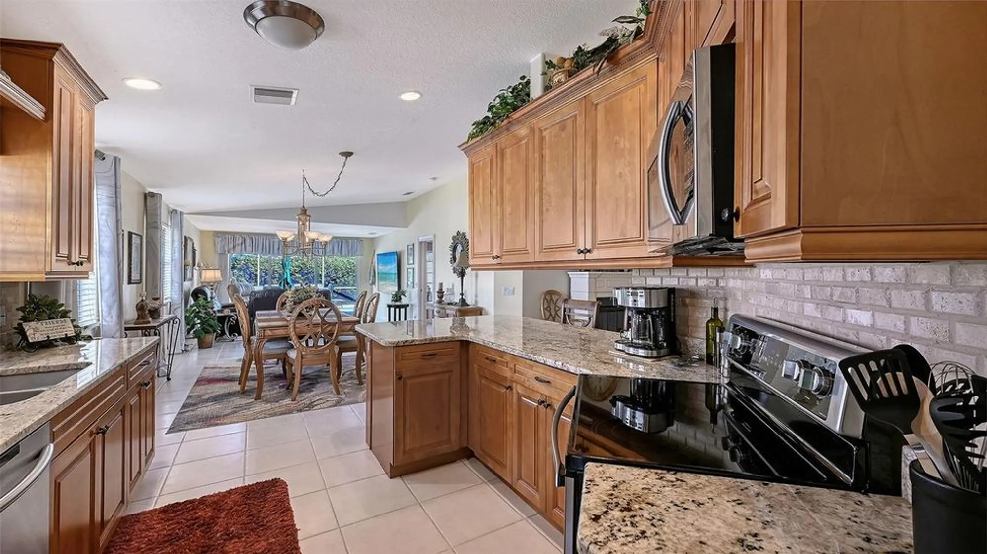 Property Slideshow image 16 of 87 | 5770 ivrea dr, Sarasota, FL, 34238