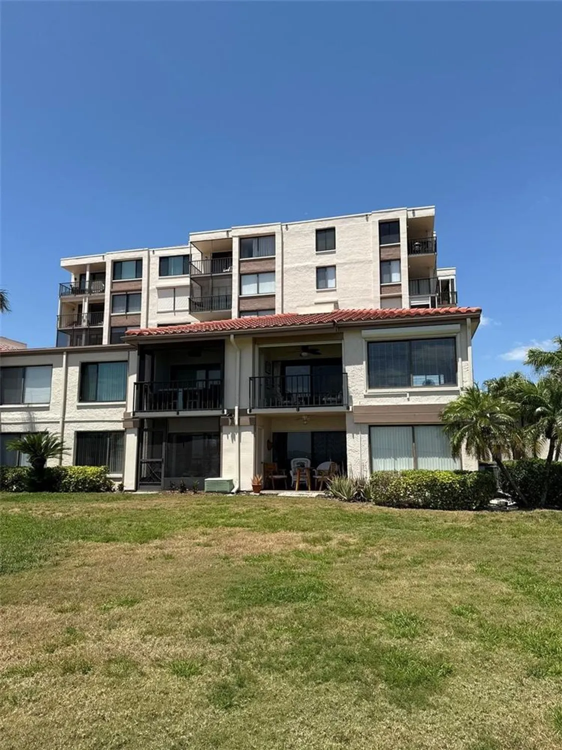 Property Slideshow image 5 of 32 | 6218 palma del mar blvd s apt 303, St Petersburg, FL, 33715