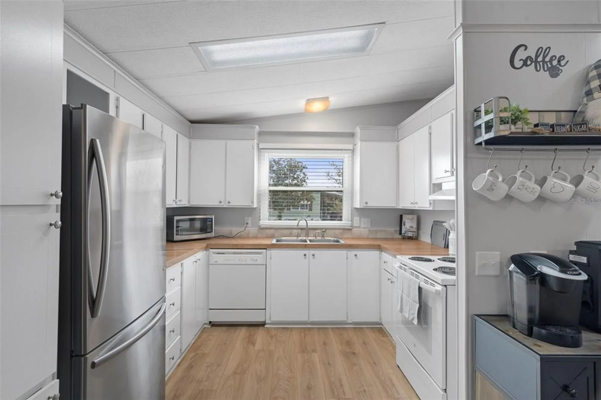 Property Slideshow image 15 of 59 | 5079 lodgewood dr, Lakeland, FL, 33810