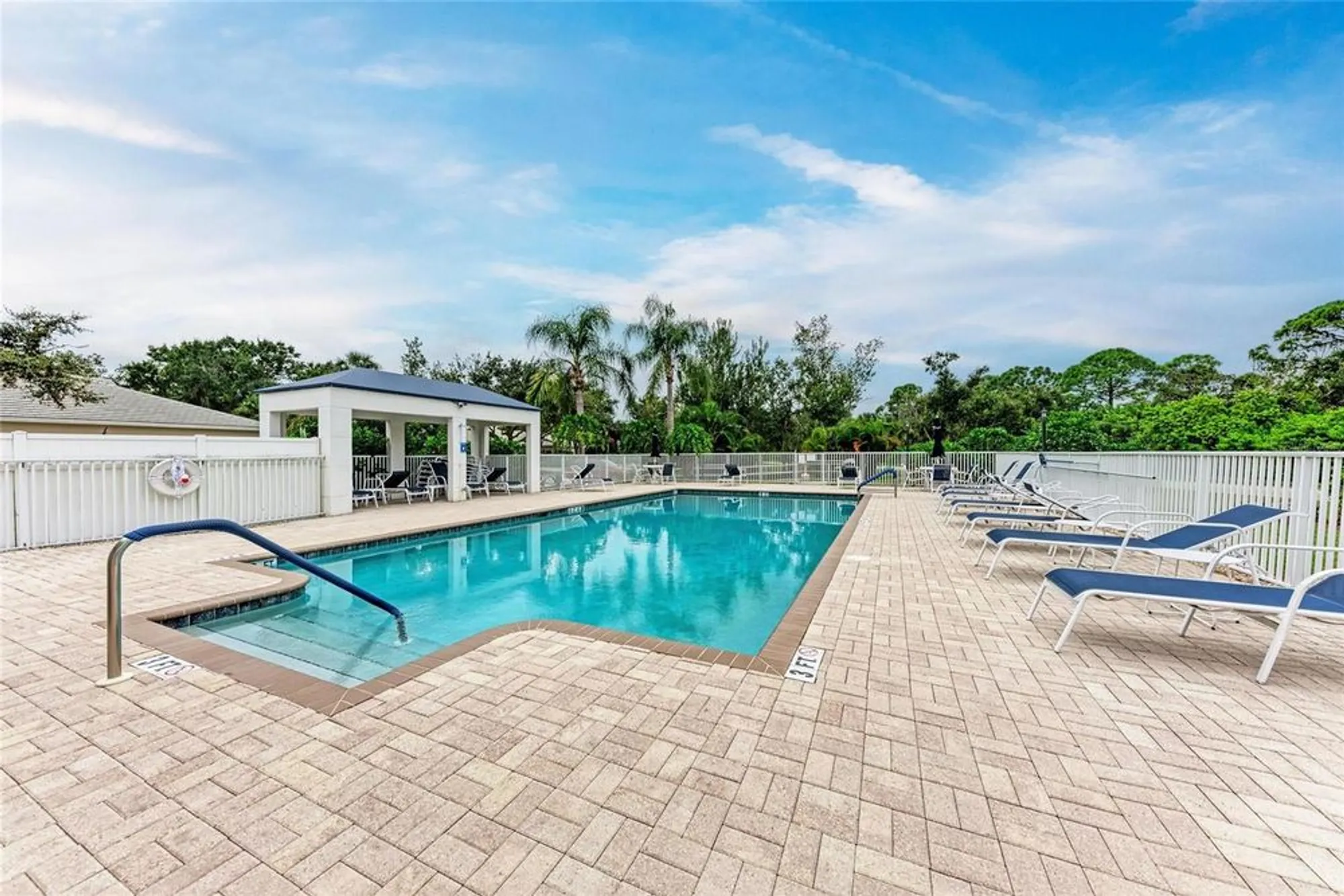 Property Slideshow image 33 of 43 | 119 woodbridge dr 103, Venice, FL, 34293