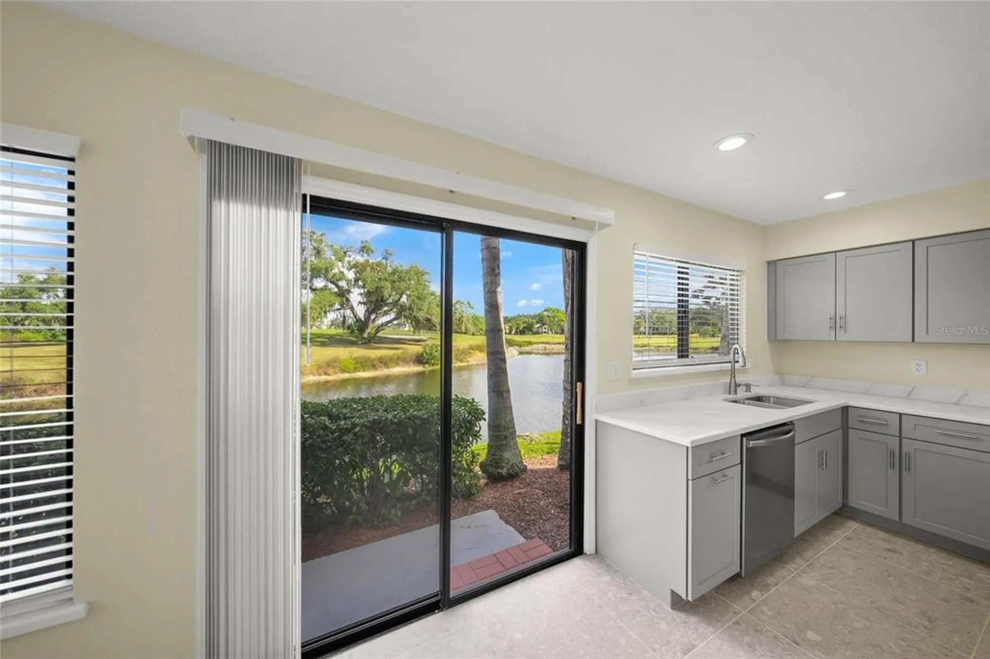 Property Slideshow image 29 of 62 | 4555 forest wood trl 23, Sarasota, FL, 34241