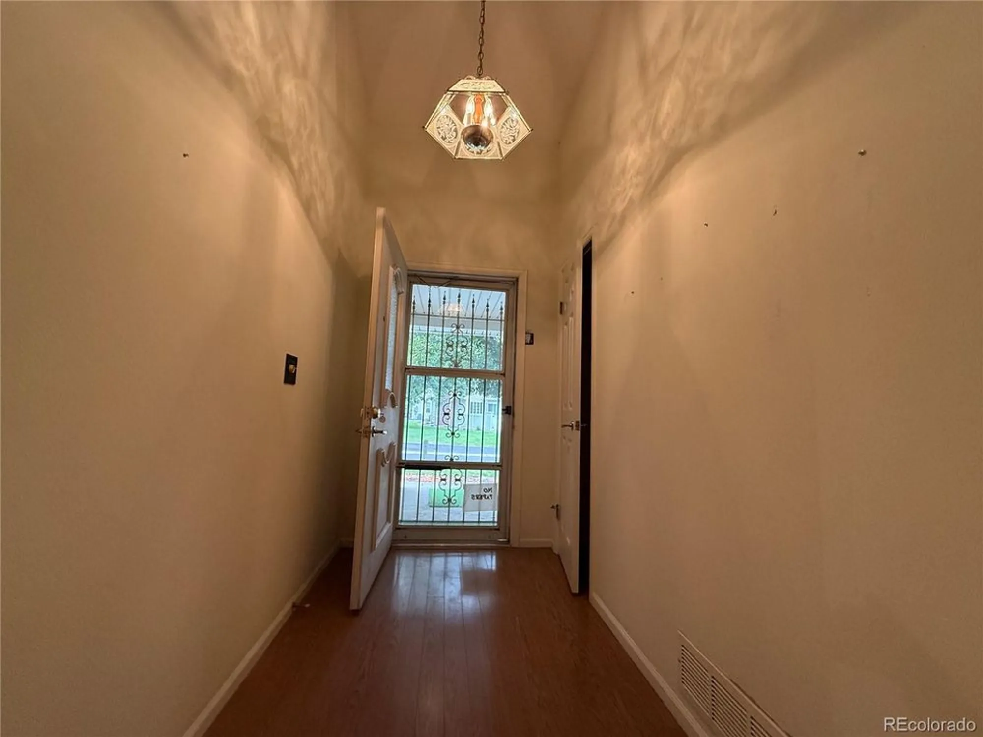 Property Slideshow image 9 of 28 | 13922 e linvale pl, Aurora, CO, 80014