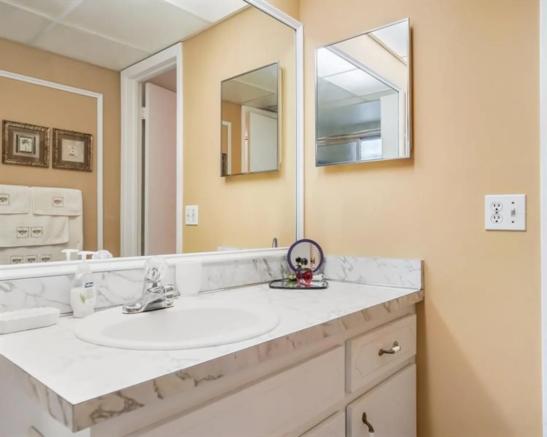 Property Slideshow image 13 of 15 | 2881 nw 47th ter 406, Lauderdale Lakes, FL, 33313