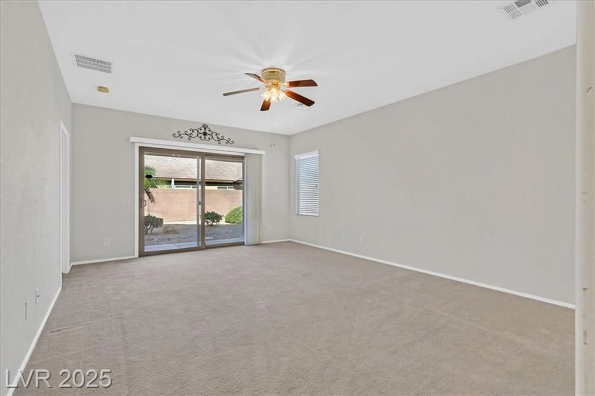 Property Slideshow image 10 of 39 | 6064 isola peak ave, Las Vegas, NV, 89122