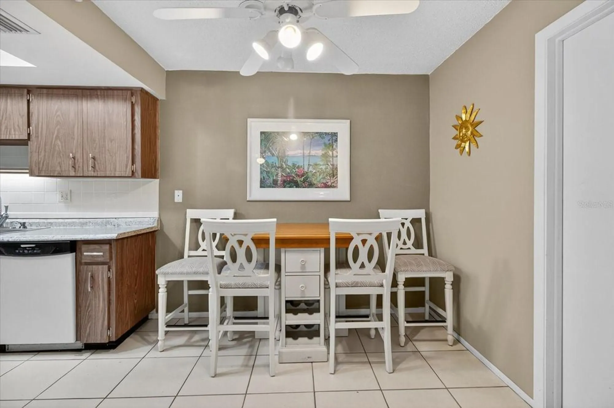 Property Slideshow image 15 of 51 | 1605 whitebridge dr b, Palm Harbor, FL, 34684