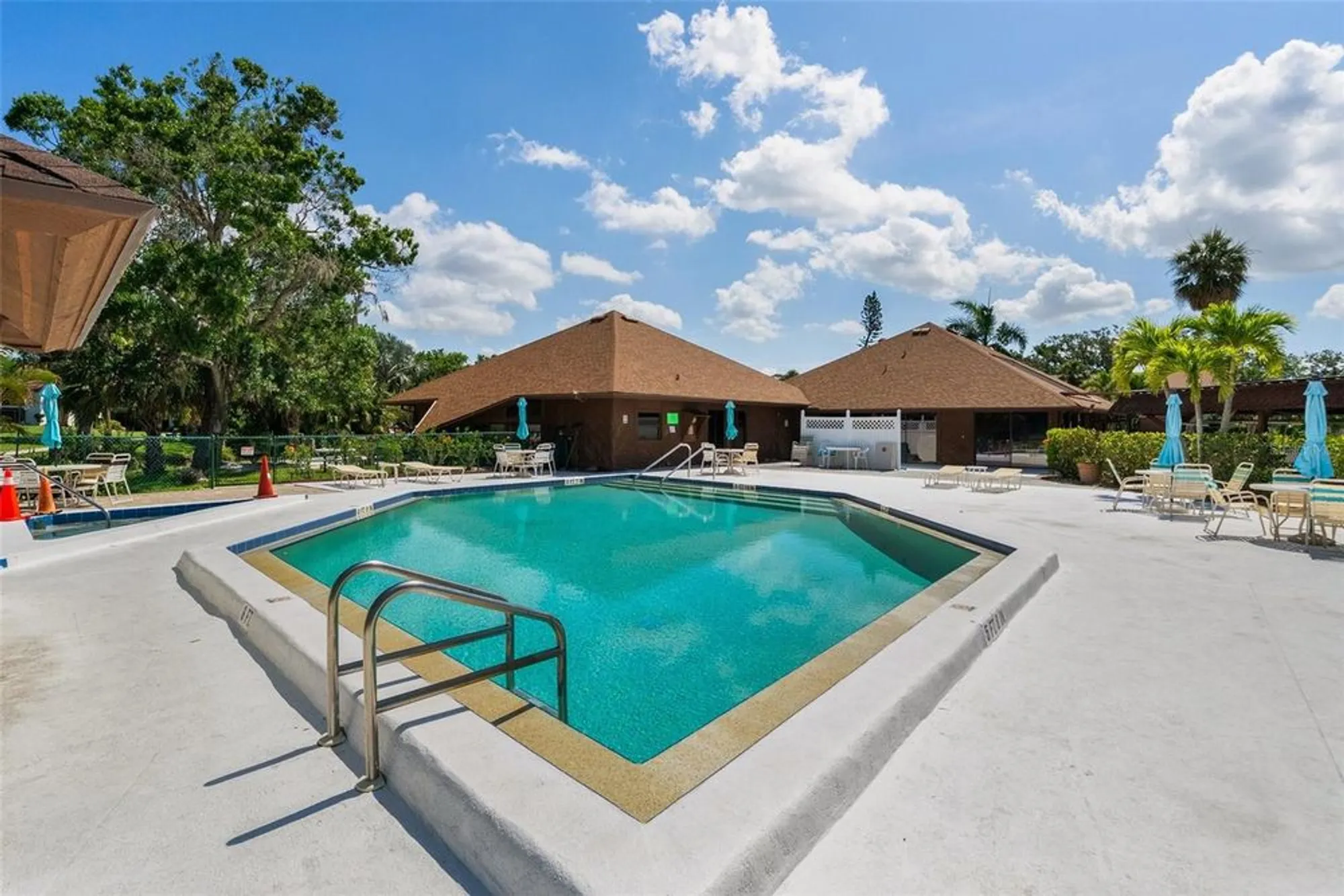 Property Slideshow image 2 of 50 | 6061 fairway ln 1411, Bradenton, FL, 34210