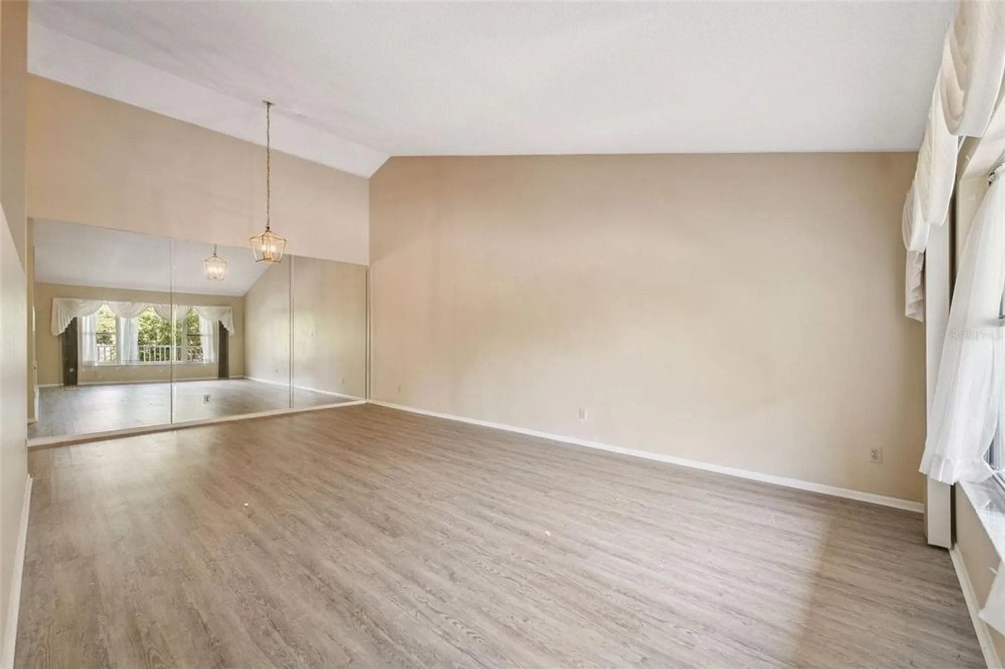 Property Slideshow image 7 of 49 | 2192 swedish dr 26, Clearwater, FL, 33763