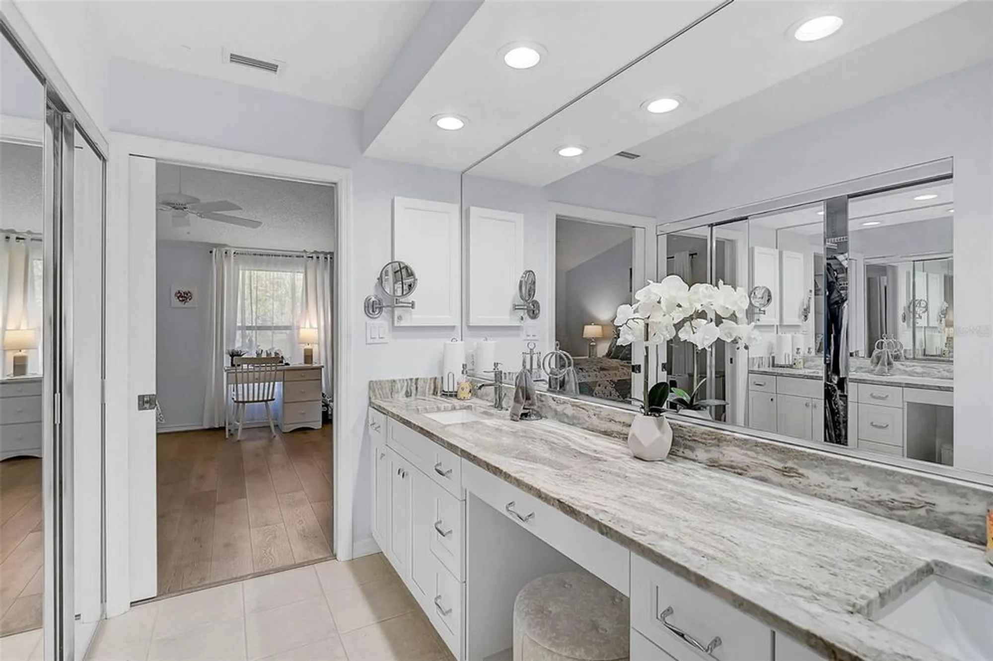 Property Slideshow image 23 of 50 | 7363 oak moss dr # 33, Sarasota, FL, 34241