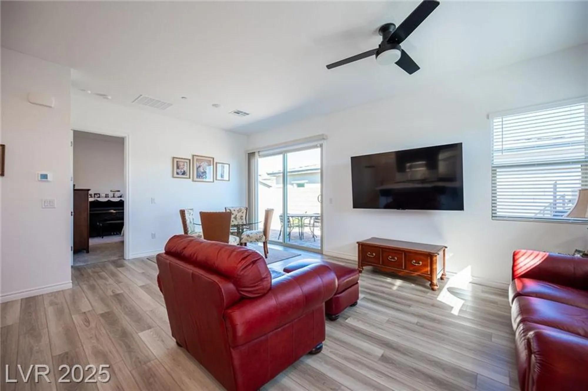 Property Slideshow image 5 of 46 | 932 belleforte ln, Las Vegas, NV, 89138