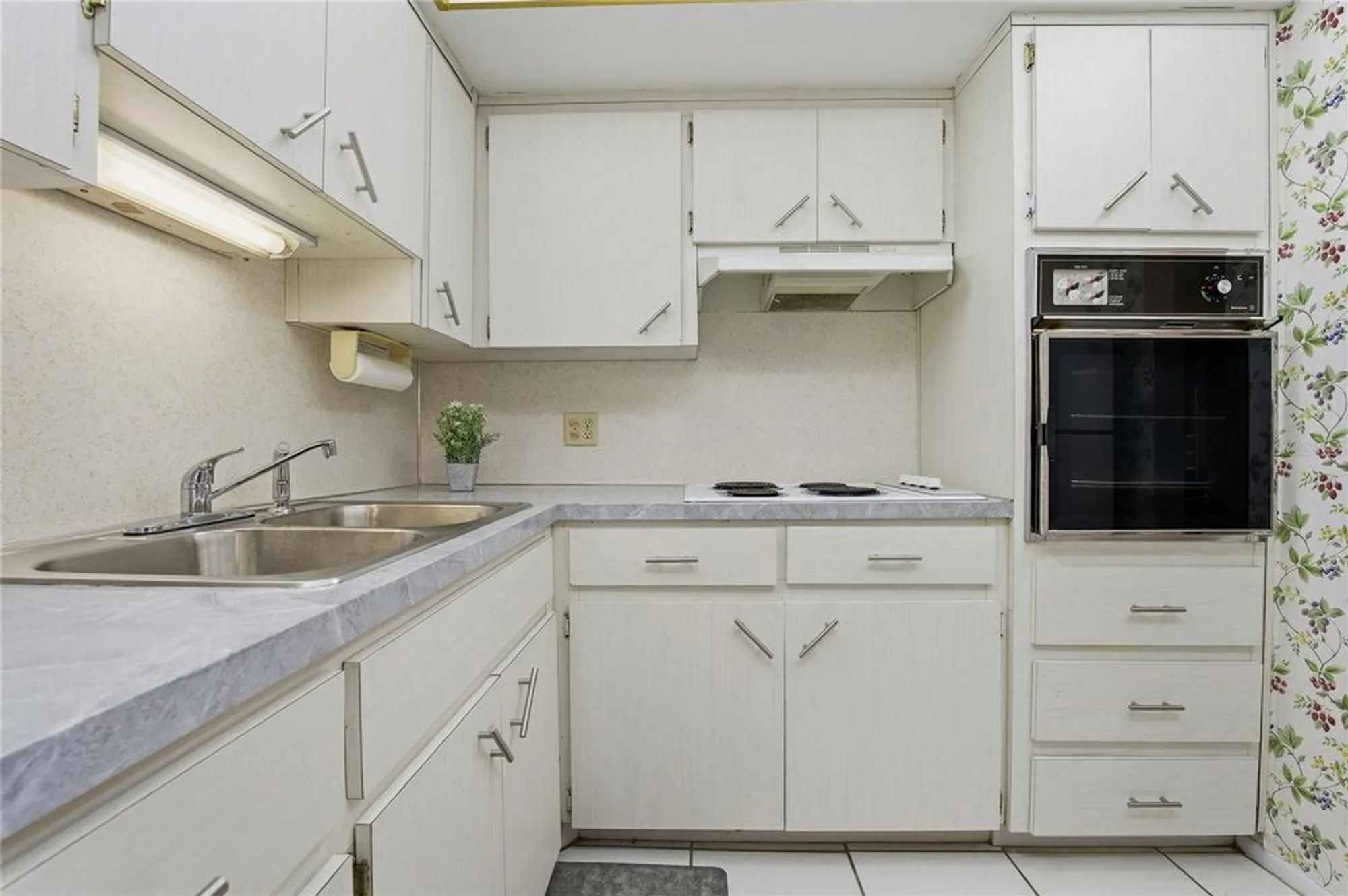 Property Slideshow image 10 of 39 | 2458 columbia dr 68, Clearwater, FL, 33763