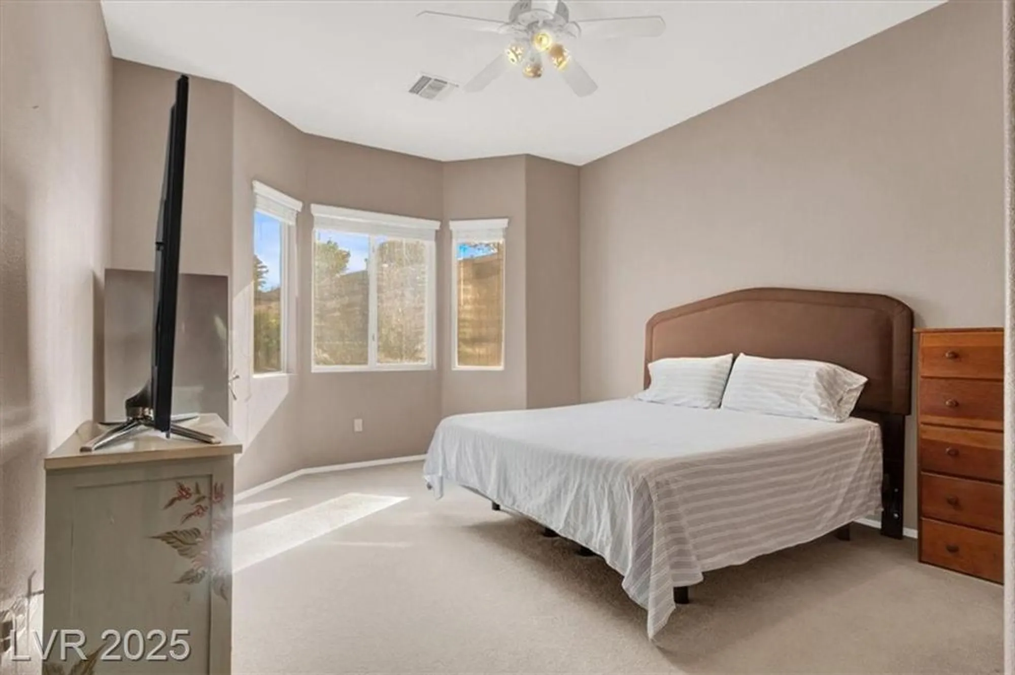 Property Slideshow image 14 of 33 | 9525 salem hills ct, Las Vegas, NV, 89134