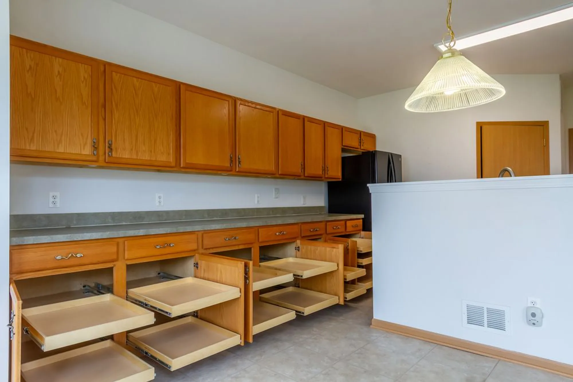 Property Slideshow image 12 of 28 | 1508 w ludington cir, Romeoville, IL, 60446