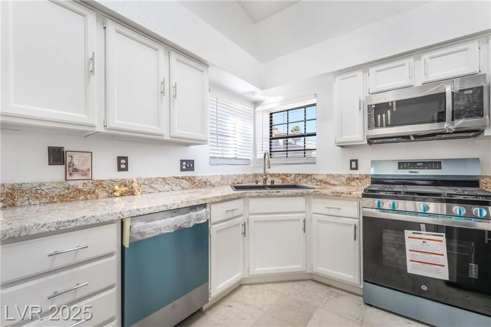 Property Slideshow image 9 of 48 | 4837 maryvale dr, Las Vegas, NV, 89130