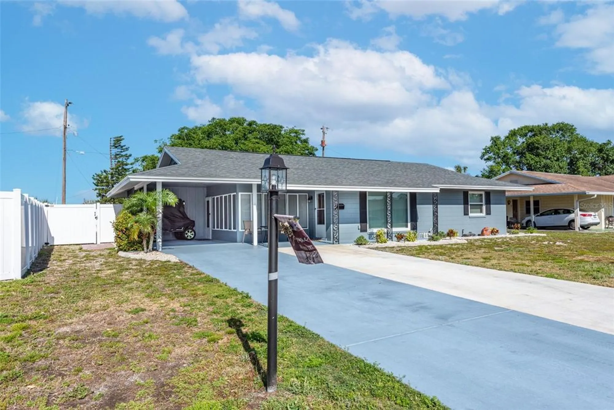 Property Slideshow image 2 of 24 | 906 hacienda dr, Sun City Center, FL, 33573