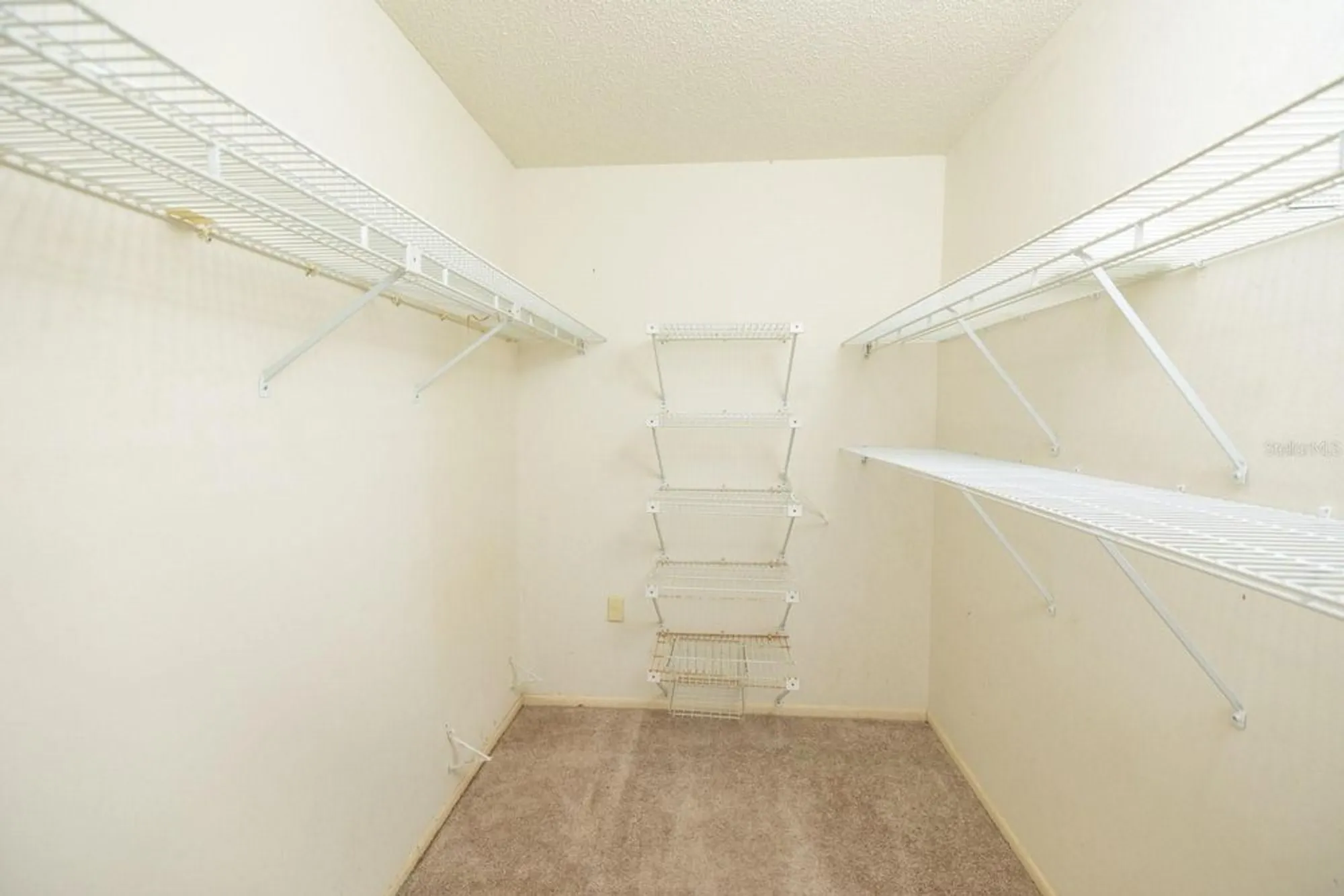 Property Slideshow image 27 of 58 | 4018 oakhurst dr 3181, Sarasota, FL, 34233